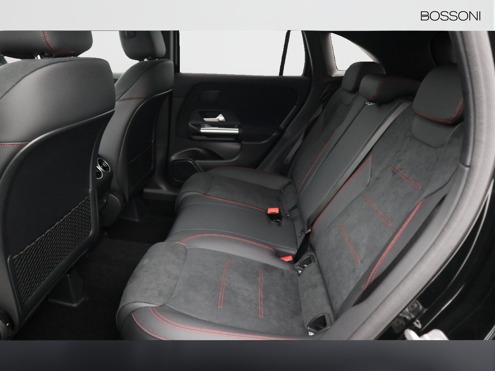 8 - Mercedes GLA 200 d amg line premium 4matic 8g-dct