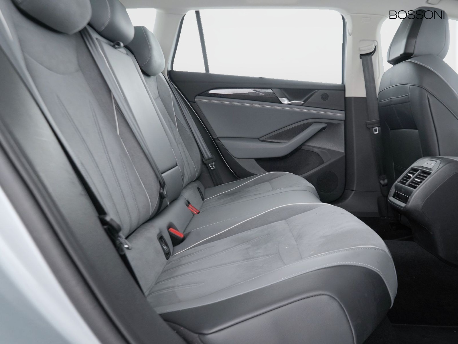 9 - Volkswagen Passat 2.0 tdi scr evo 150cv business dsg