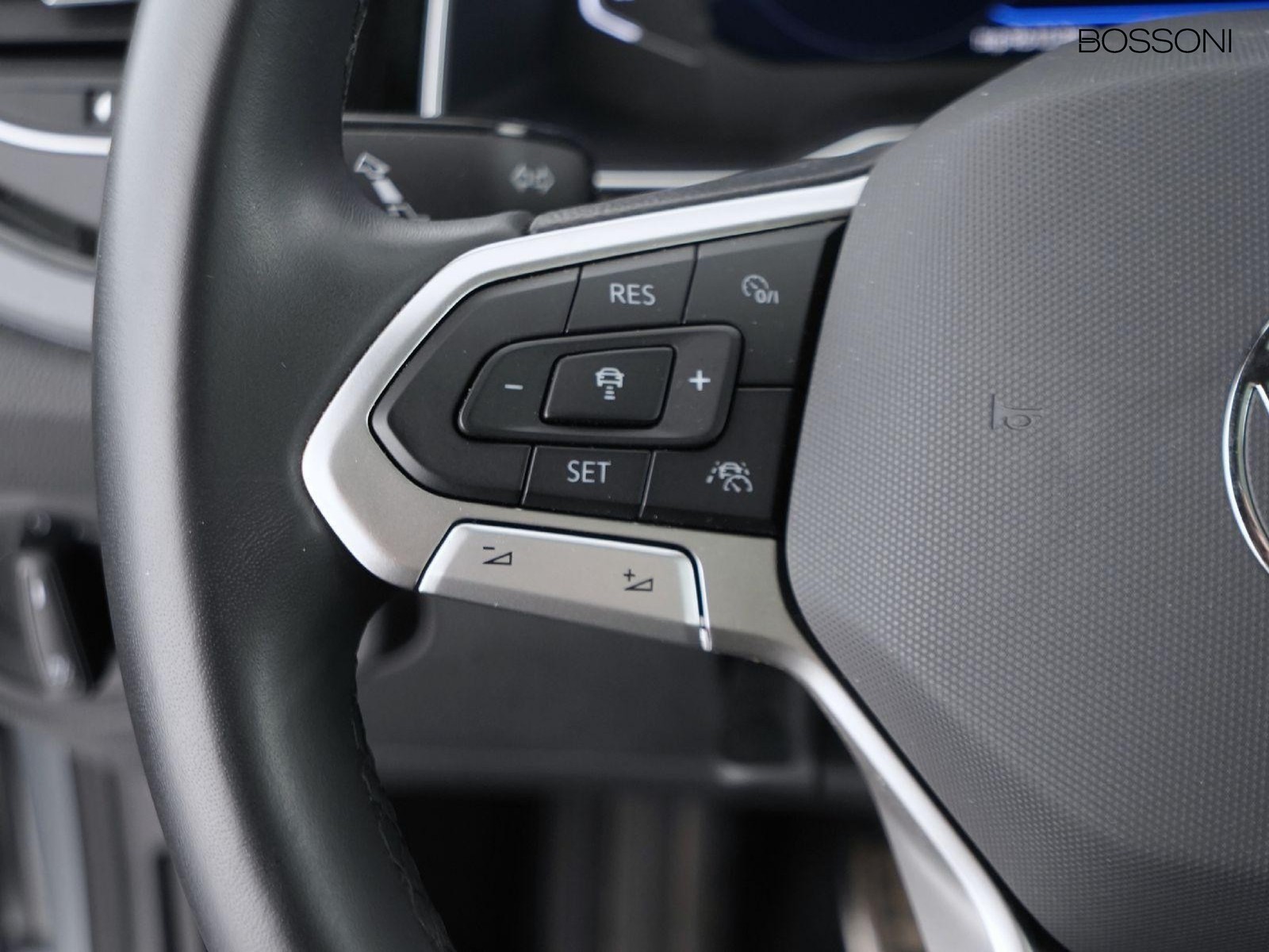 26 - Volkswagen Taigo 1.0 tsi 115cv r-line