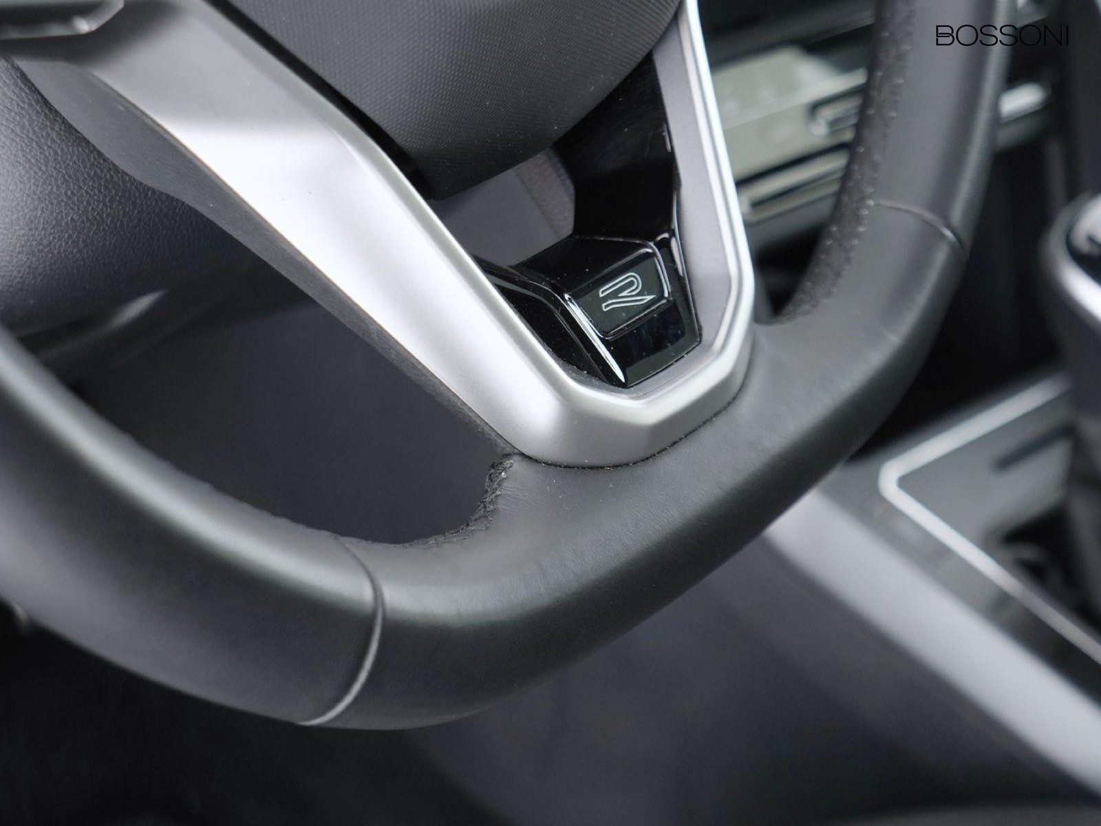 29 - Volkswagen Taigo 1.0 tsi 115cv r-line