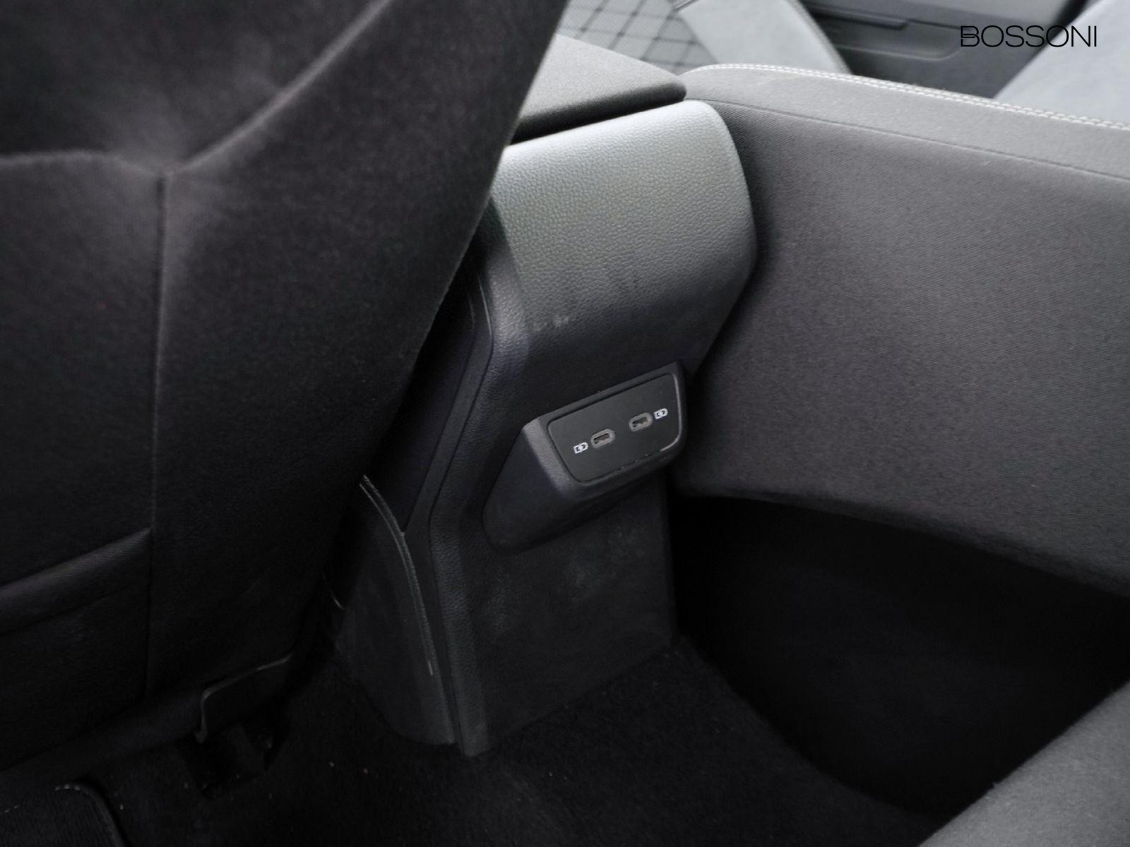 30 - Volkswagen Taigo 1.0 tsi 115cv r-line