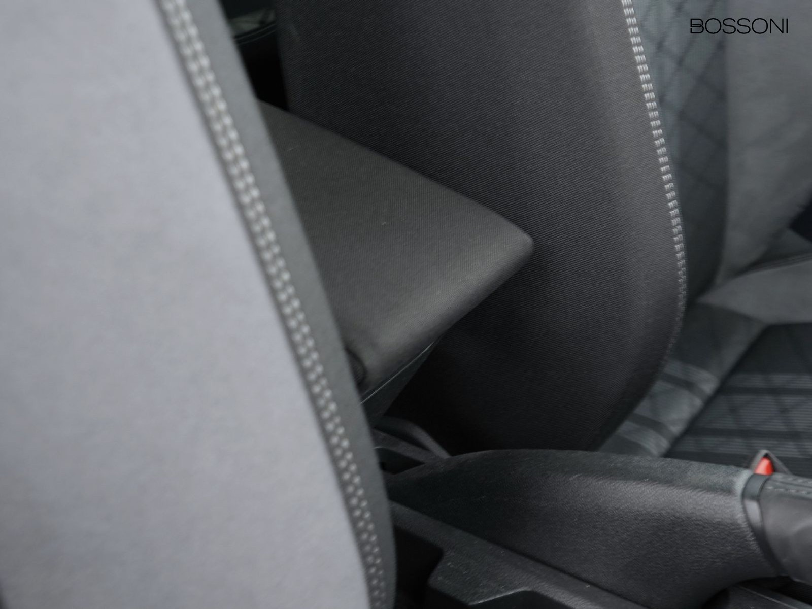 18 - Volkswagen Taigo 1.0 tsi 115cv r-line dsg