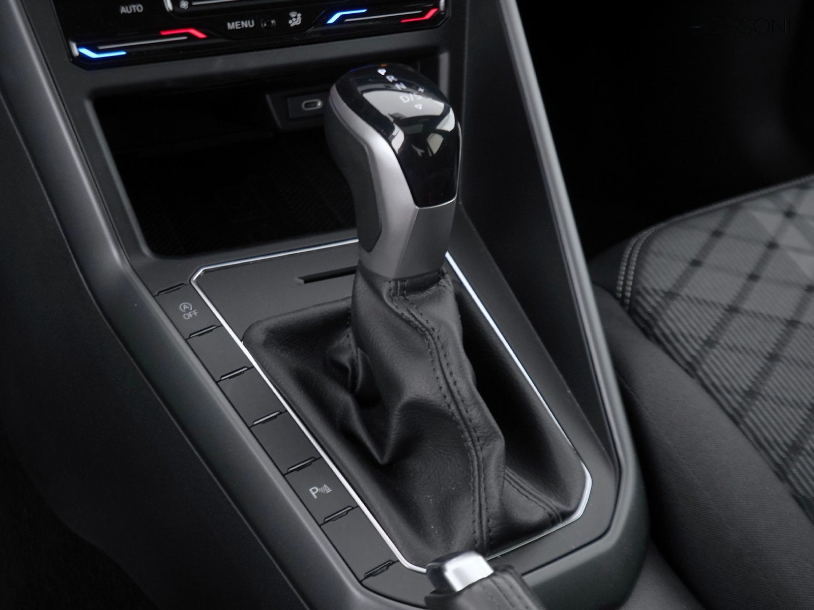 24 - Volkswagen Taigo 1.0 tsi 115cv r-line dsg