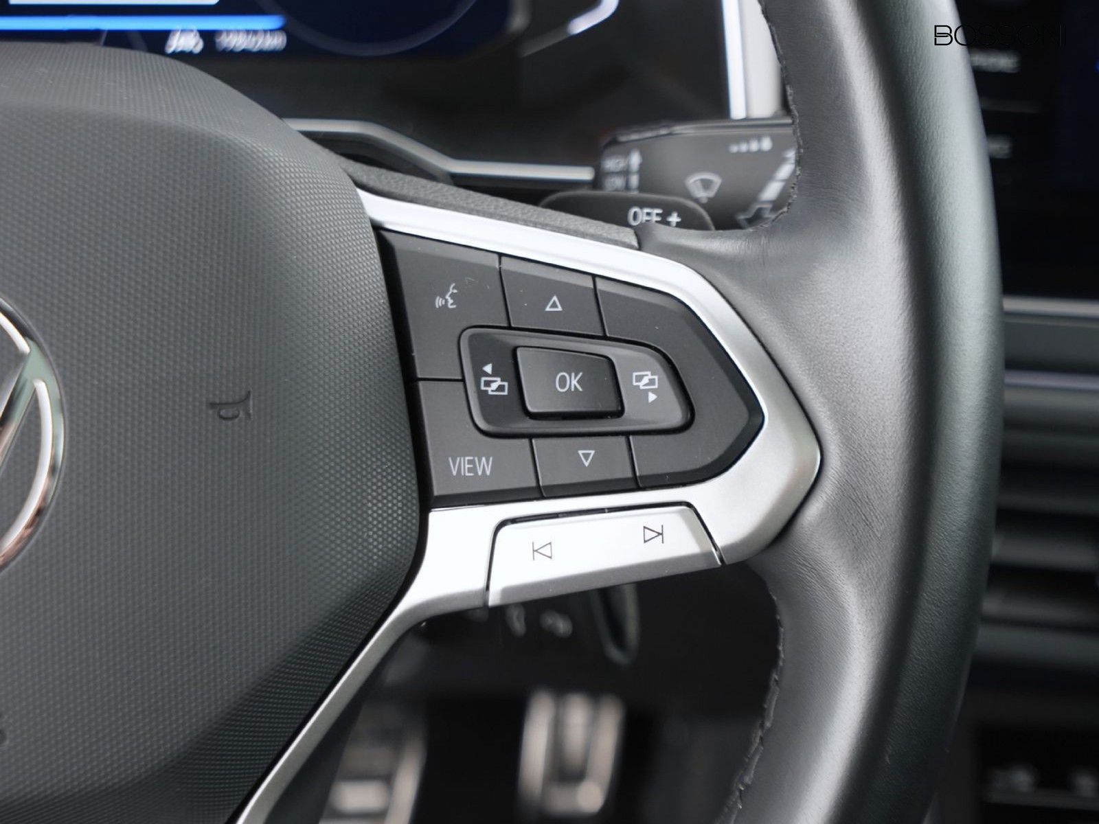 27 - Volkswagen Taigo 1.0 tsi 115cv r-line dsg