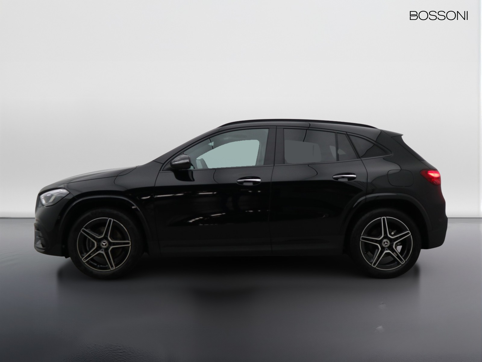 3 - Mercedes GLA 200 d amg line premium 4matic 8g-dct