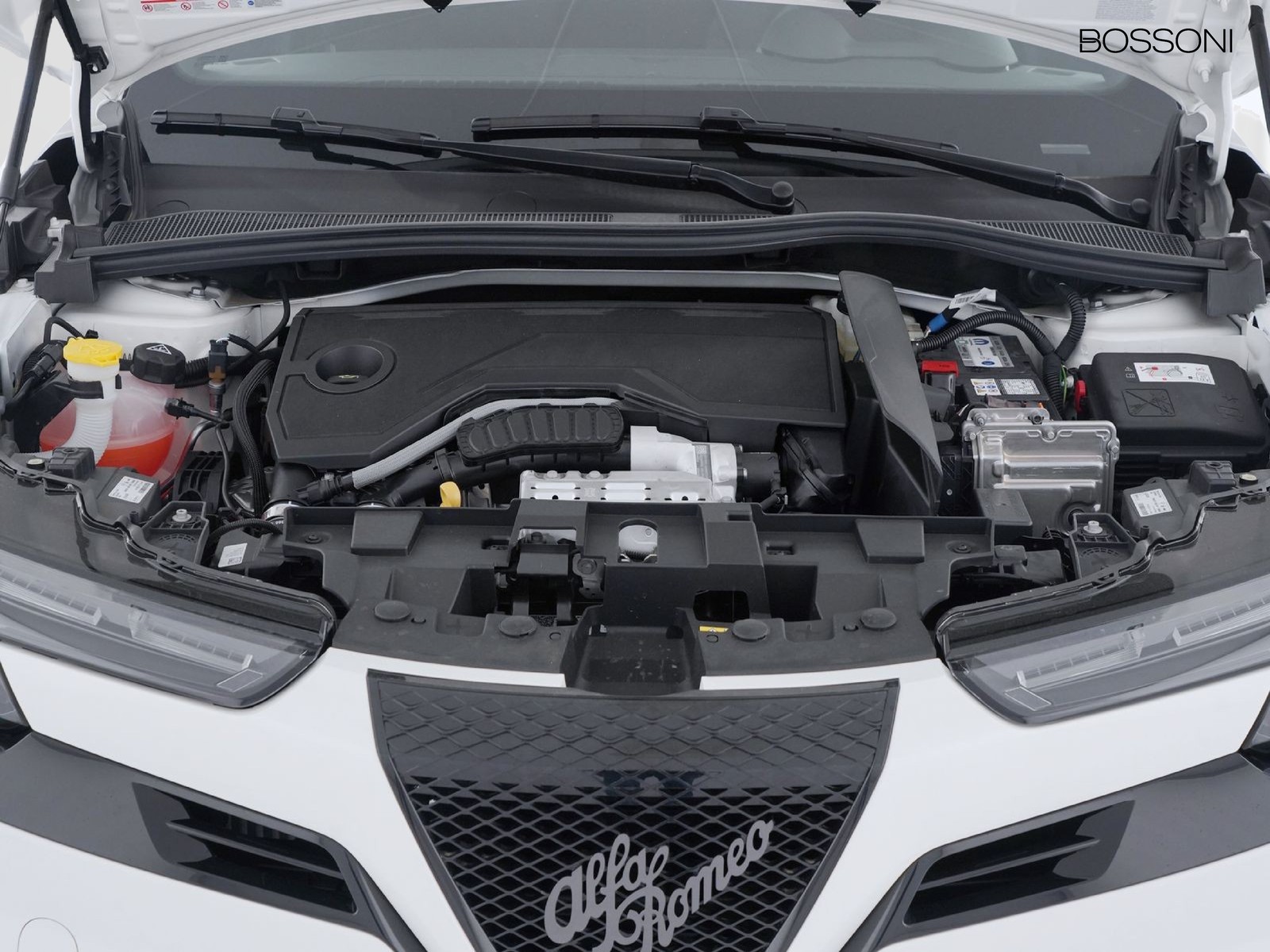 11 - Alfa Romeo Junior 1.2 hybrid 145cv ibrida edct6