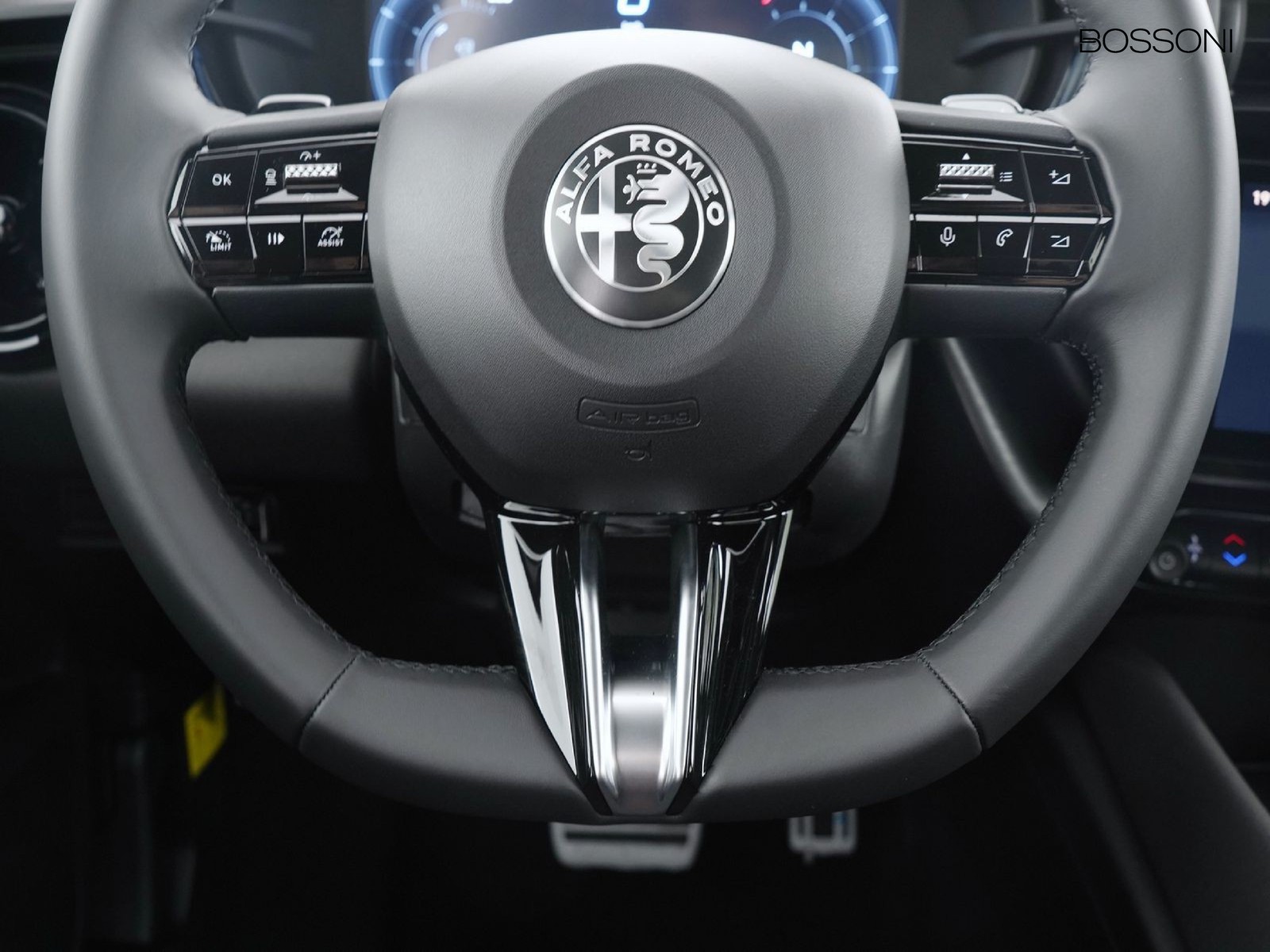 15 - Alfa Romeo Junior 1.2 hybrid 145cv ibrida edct6