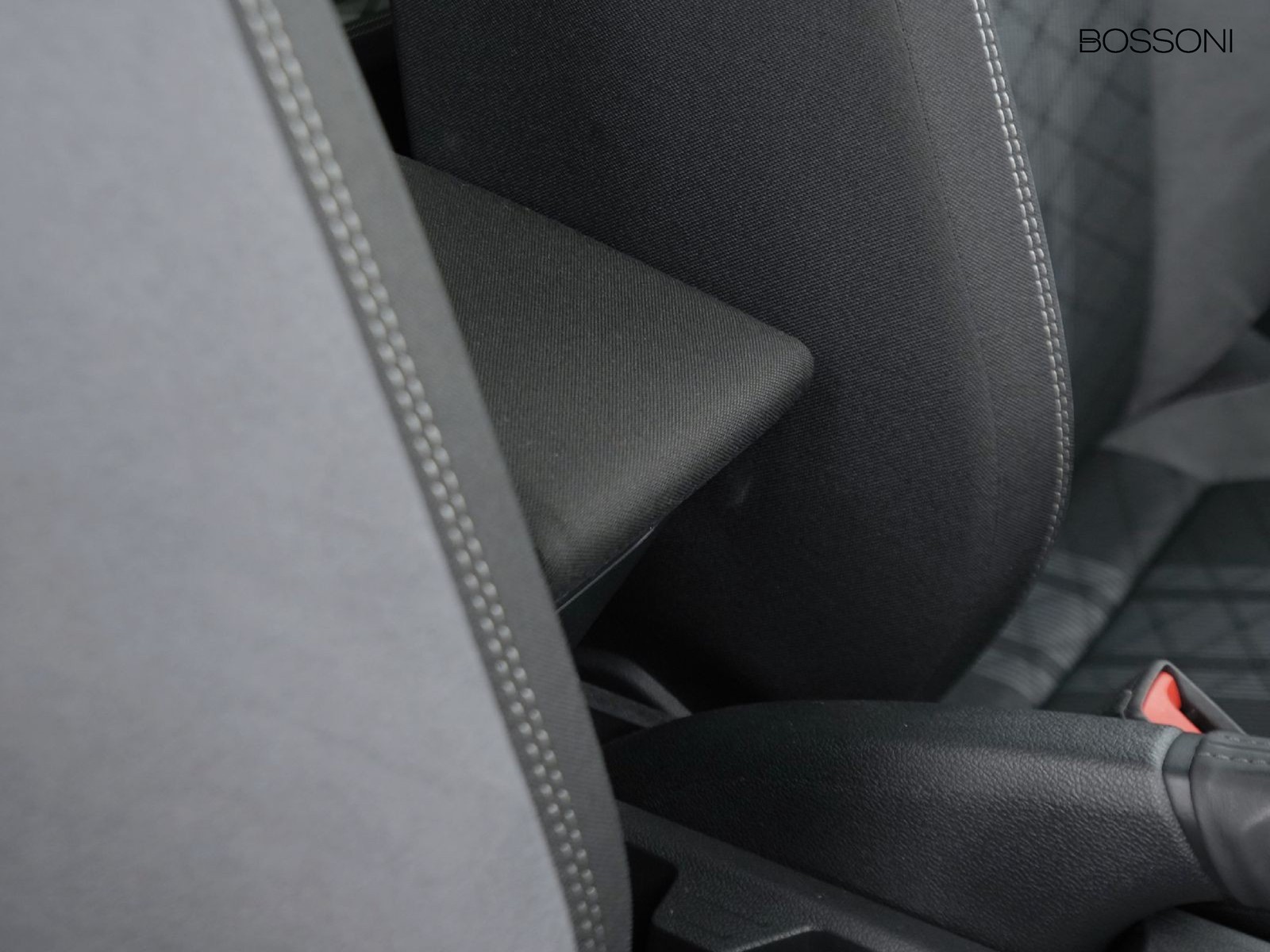 18 - Volkswagen Taigo 1.0 tsi 115cv r-line dsg