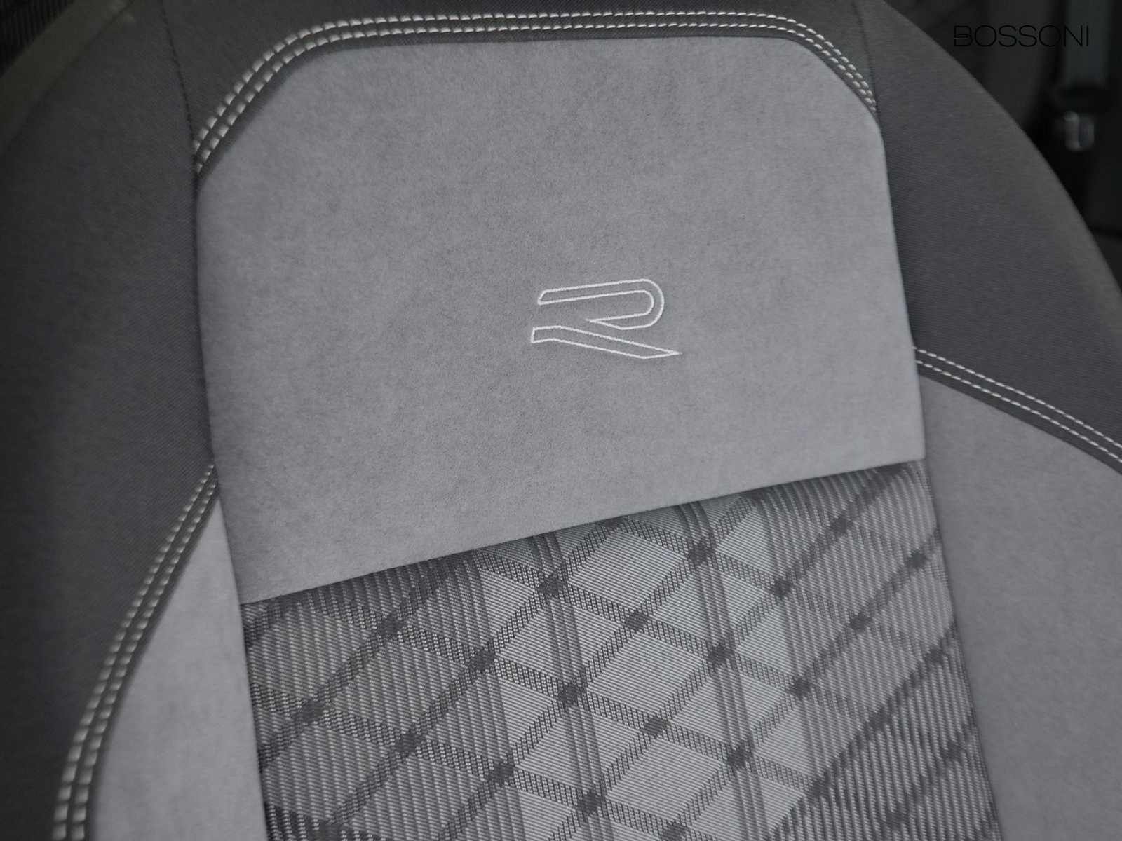 22 - Volkswagen Taigo 1.0 tsi 115cv r-line dsg