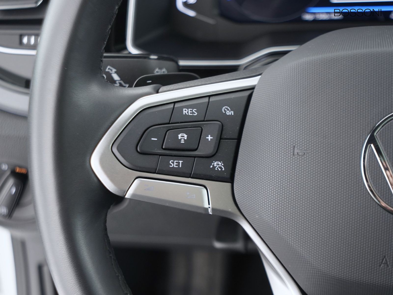 26 - Volkswagen Taigo 1.0 tsi 115cv r-line dsg