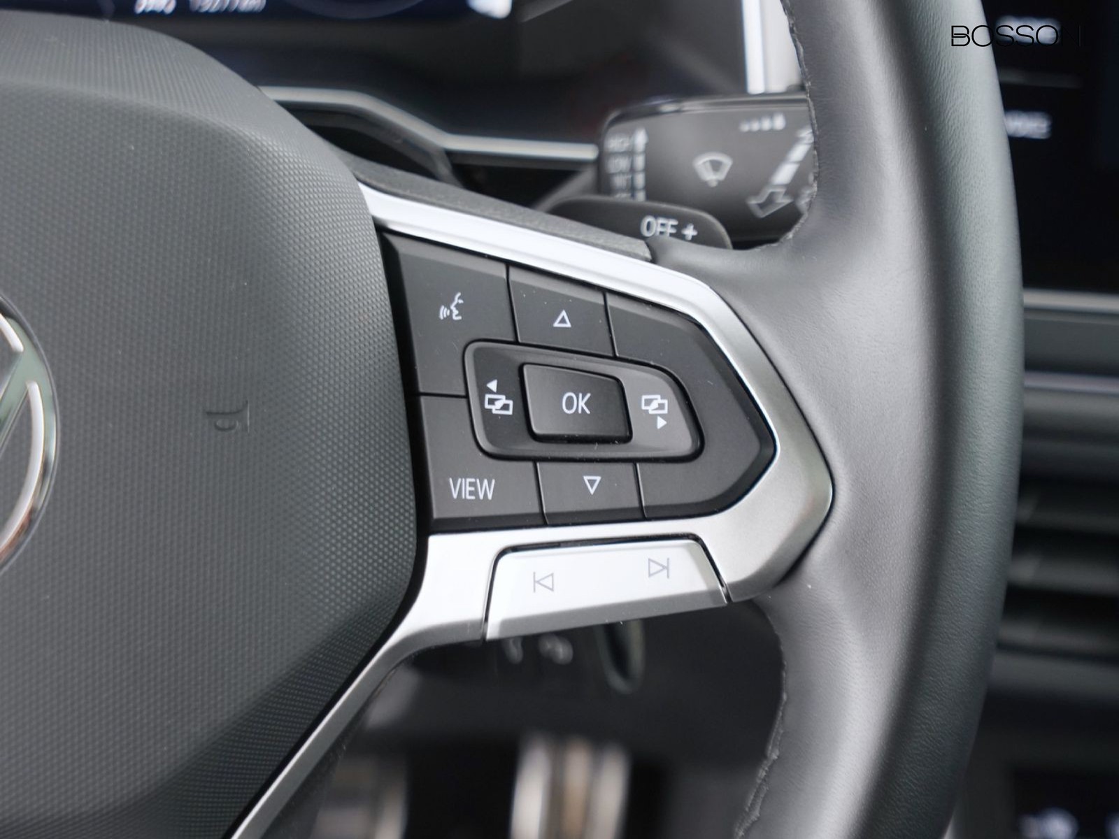 27 - Volkswagen Taigo 1.0 tsi 115cv r-line dsg