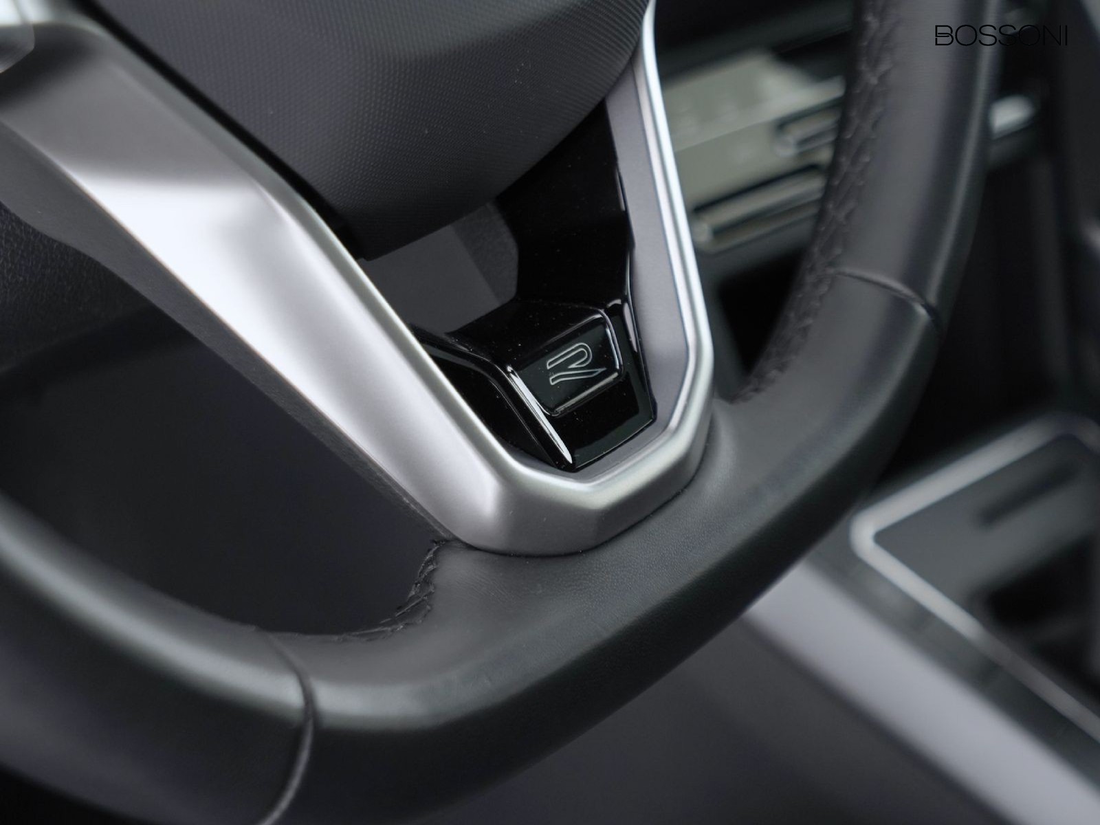 28 - Volkswagen Taigo 1.0 tsi 115cv r-line dsg