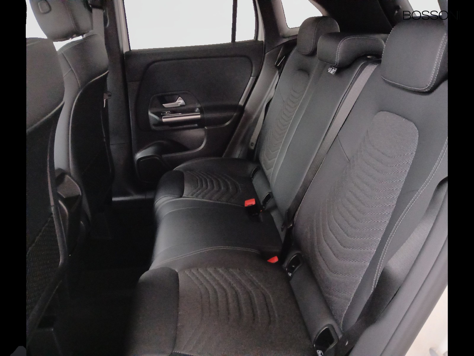 8 - Mercedes GLA 180 d progressive advanced 8g-dct