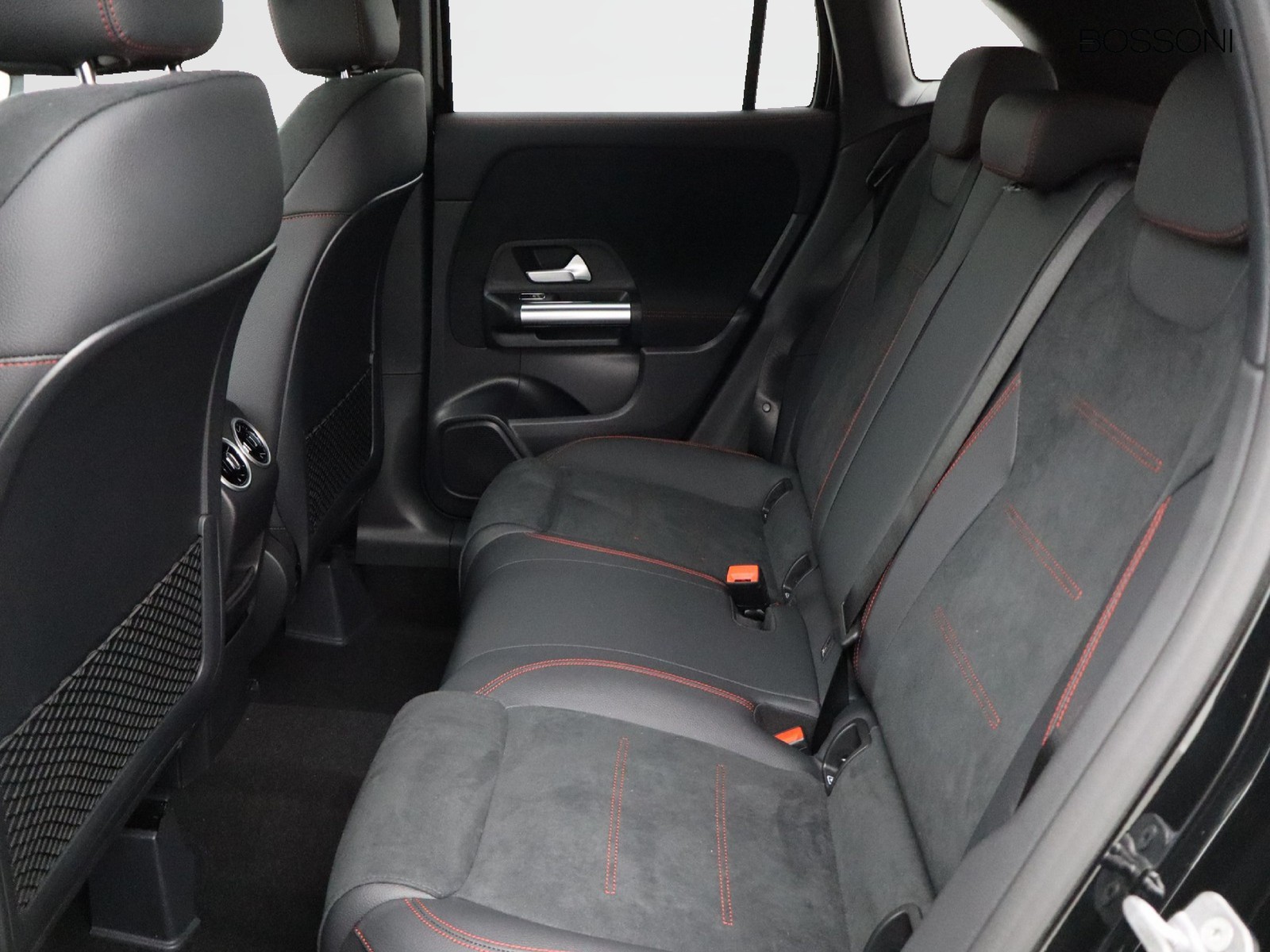 8 - Mercedes GLA 200 d amg line advanced plus 4matic 8g-dct