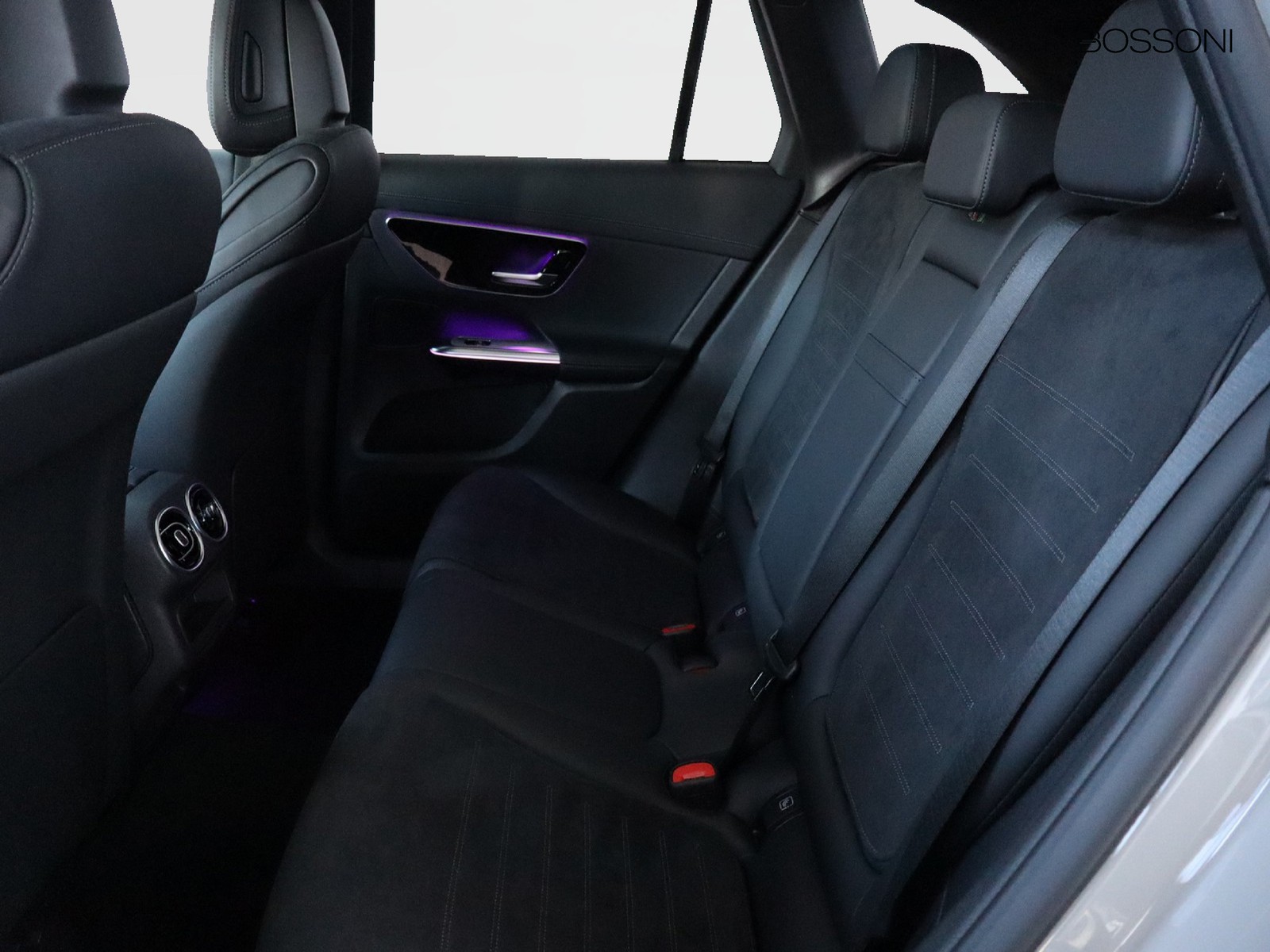 8 - Mercedes GLC suv 300 d amg line premium 4matic 9g-tronic