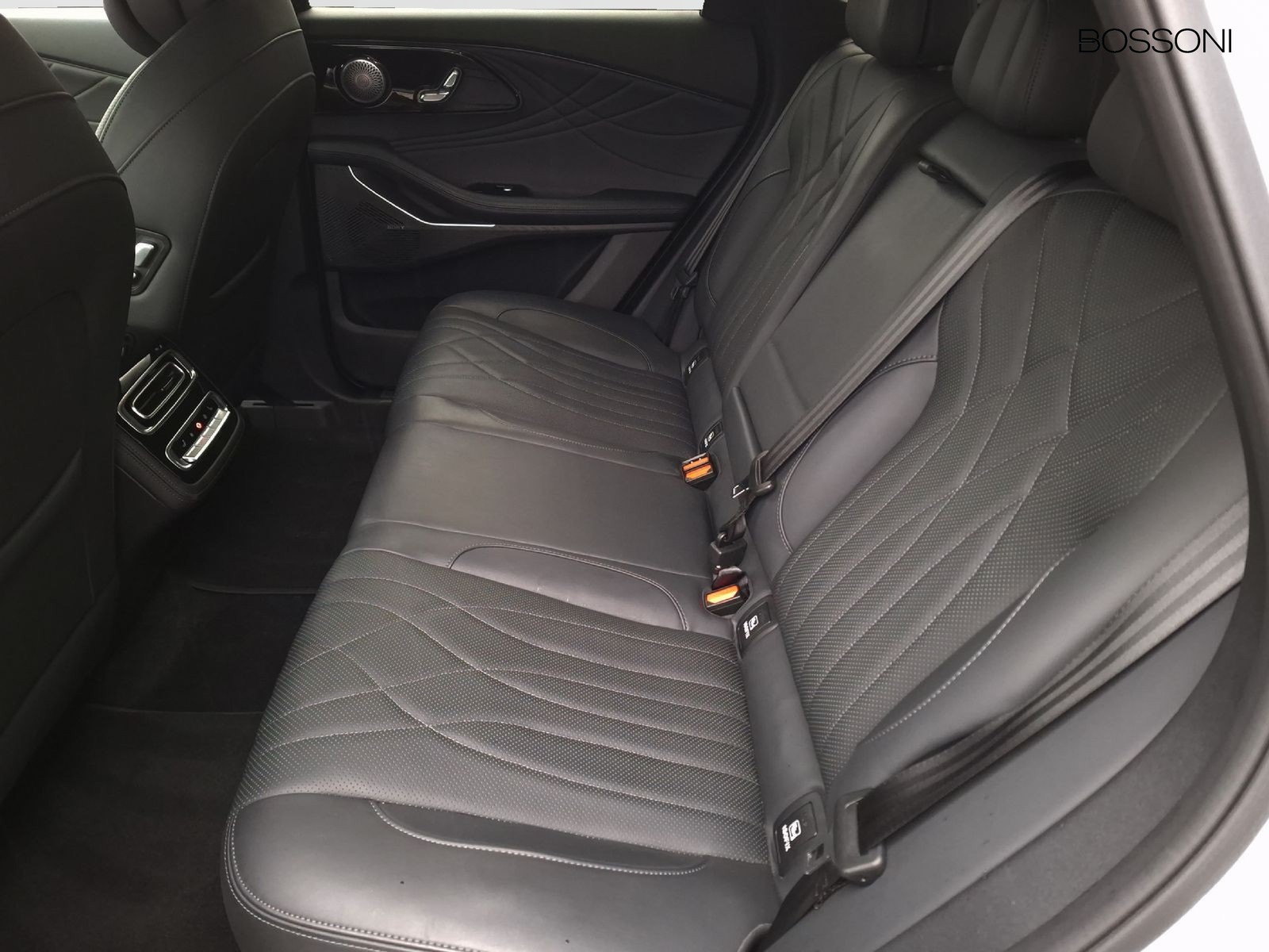 12 - Omoda 9 shs-p 1.5 tgdi plug-in premium i-awd dht3