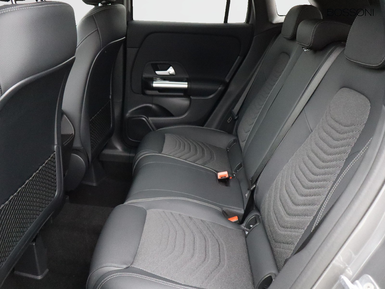 8 - Mercedes GLA 180 d progressive advanced 8g-dct