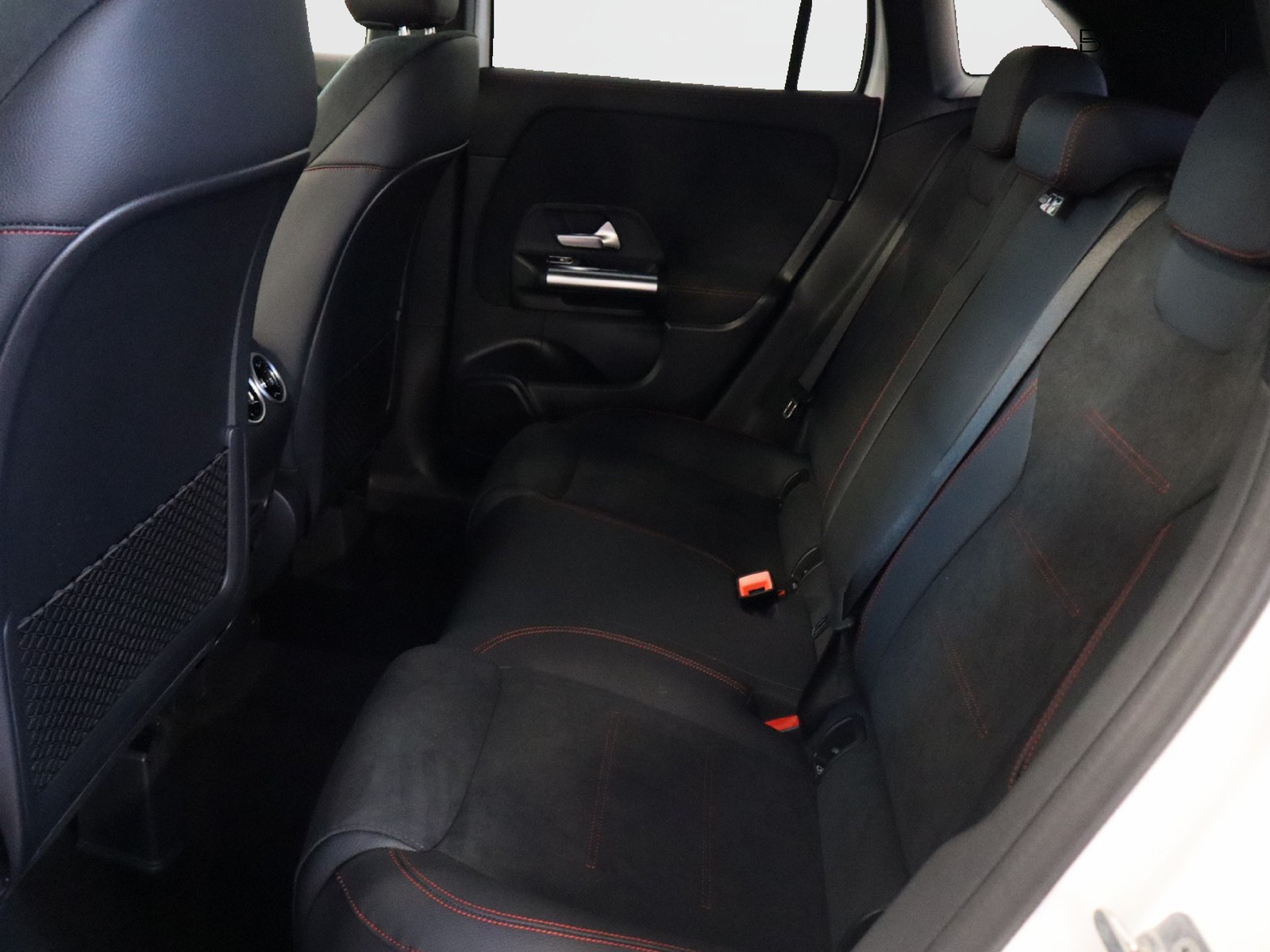 8 - Mercedes GLA 250 e plug-in-hybrid amg line extra 8g-dct