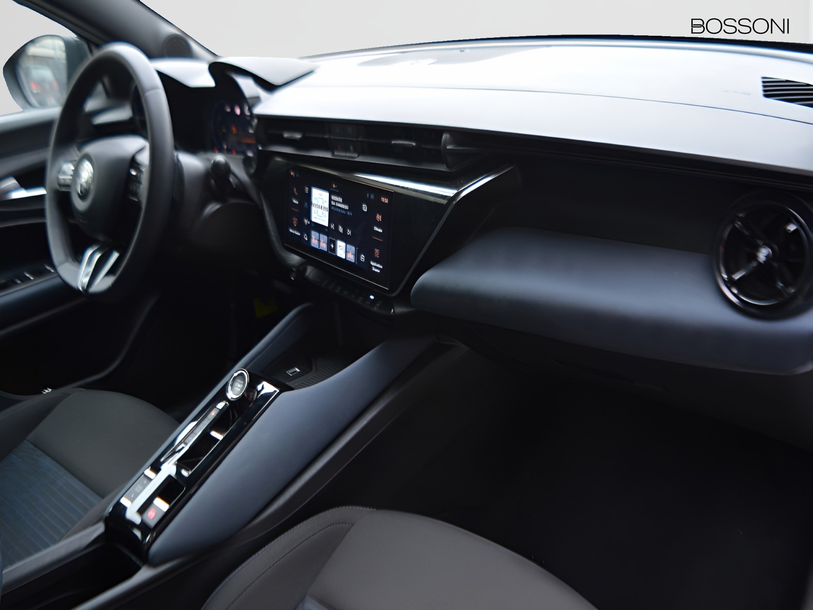 8 - Alfa Romeo Junior 1.2 hybrid 145cv ibrida edct6