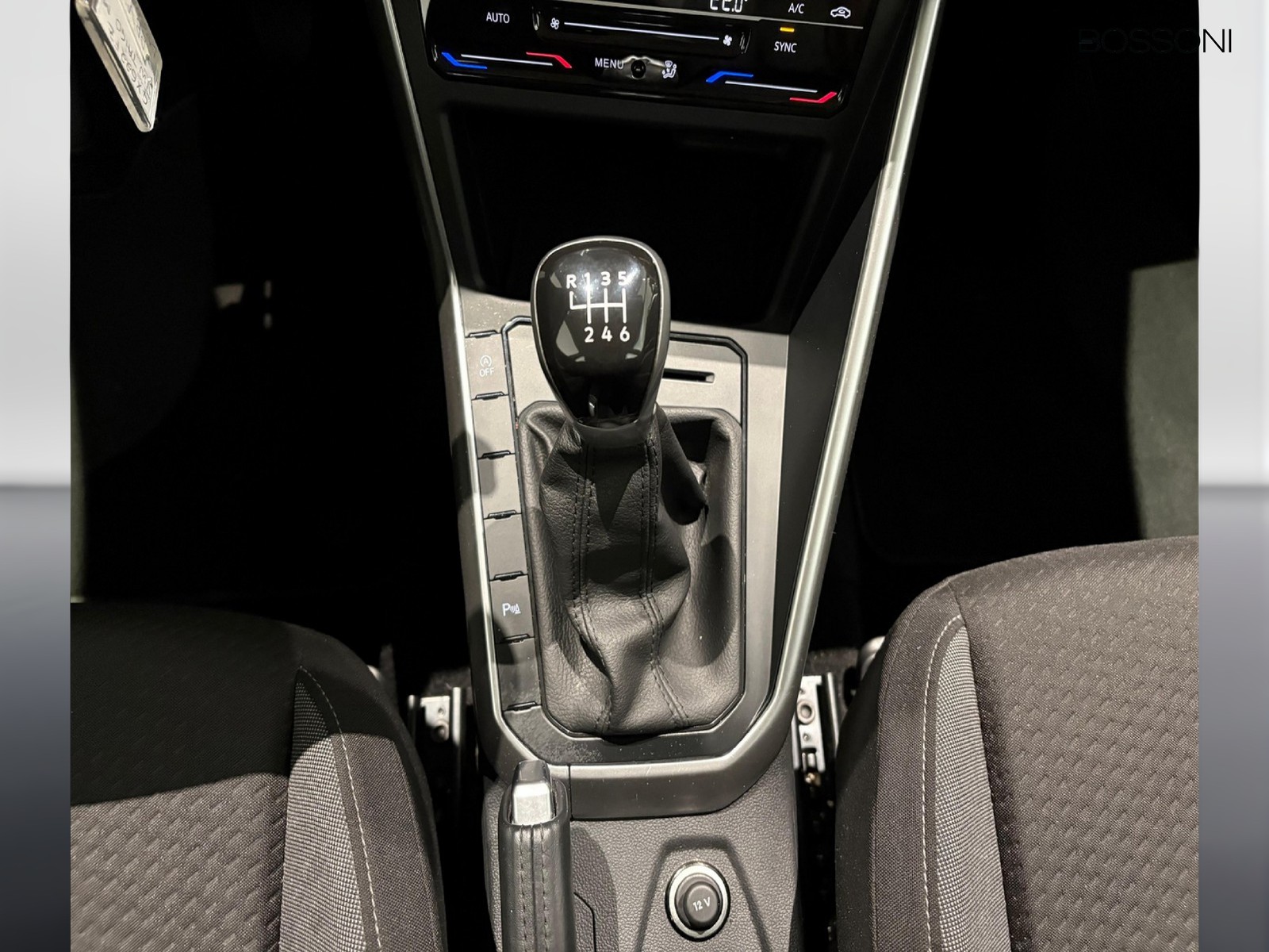 17 - Volkswagen Taigo 1.0 tsi 115cv life