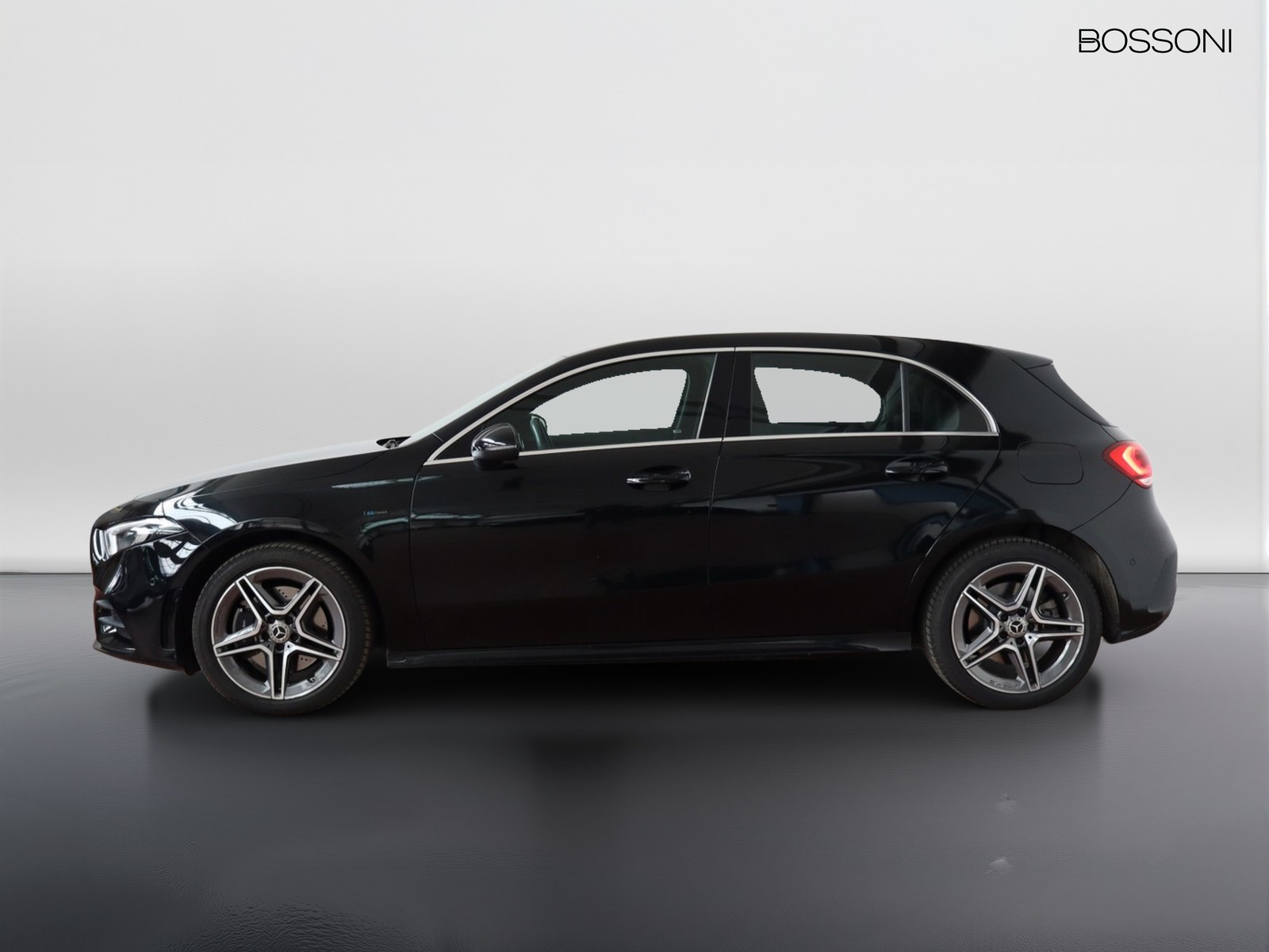 3 - Mercedes Classe A 250 e plug in hybrid (e eq-power) premium 8g-dct