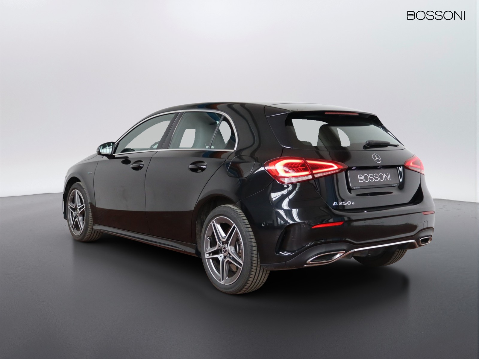 5 - Mercedes Classe A 250 e plug in hybrid (e eq-power) premium 8g-dct