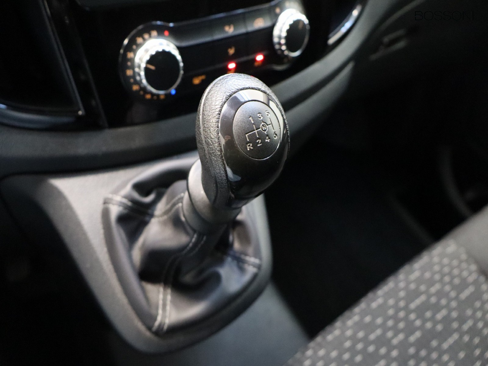 14 - Mercedes Vans Vito 116 cdi long mixto pro my20