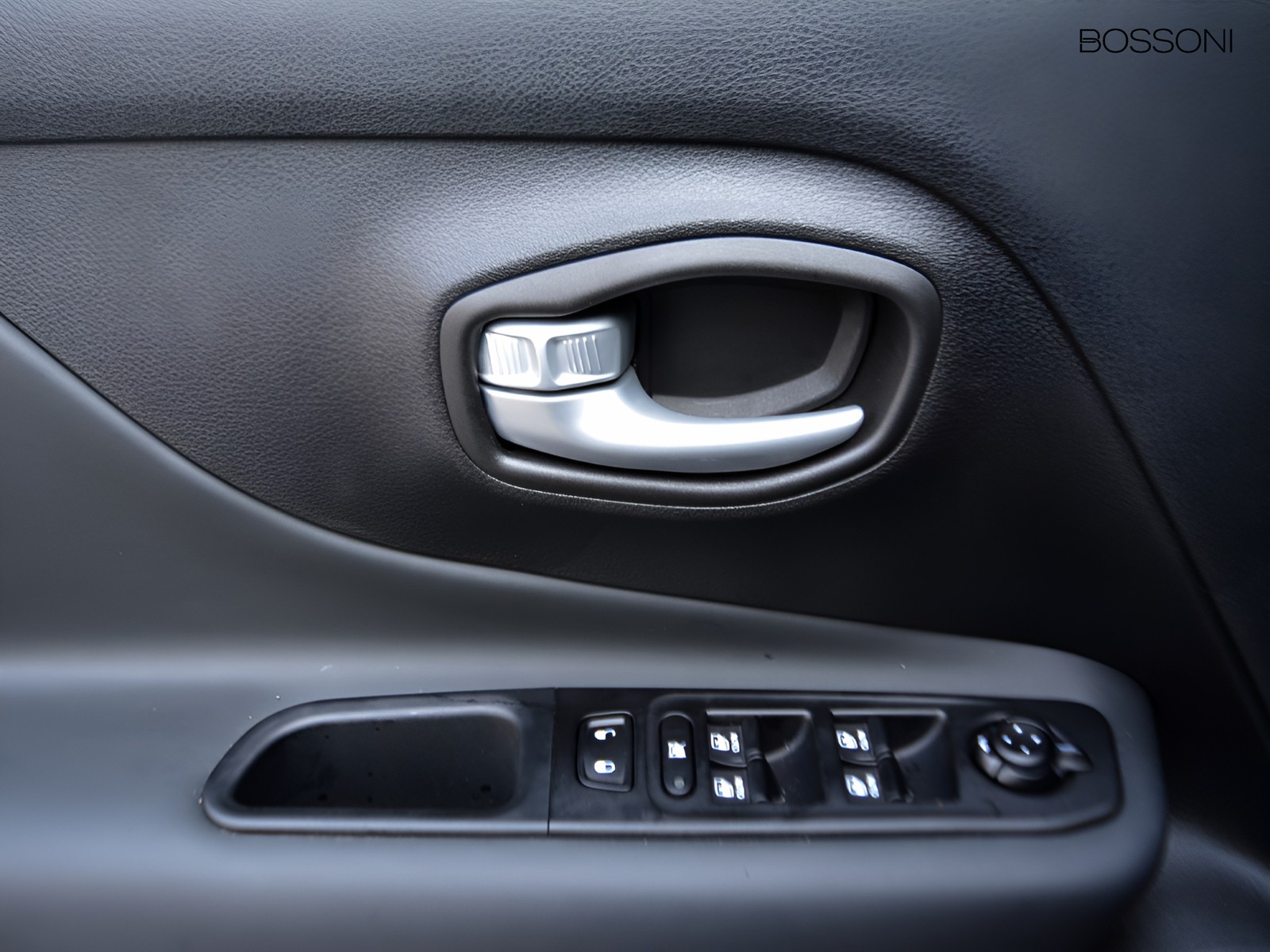 16 - Jeep Renegade 1.5 turbo t4 mhev 130cv limited 2wd