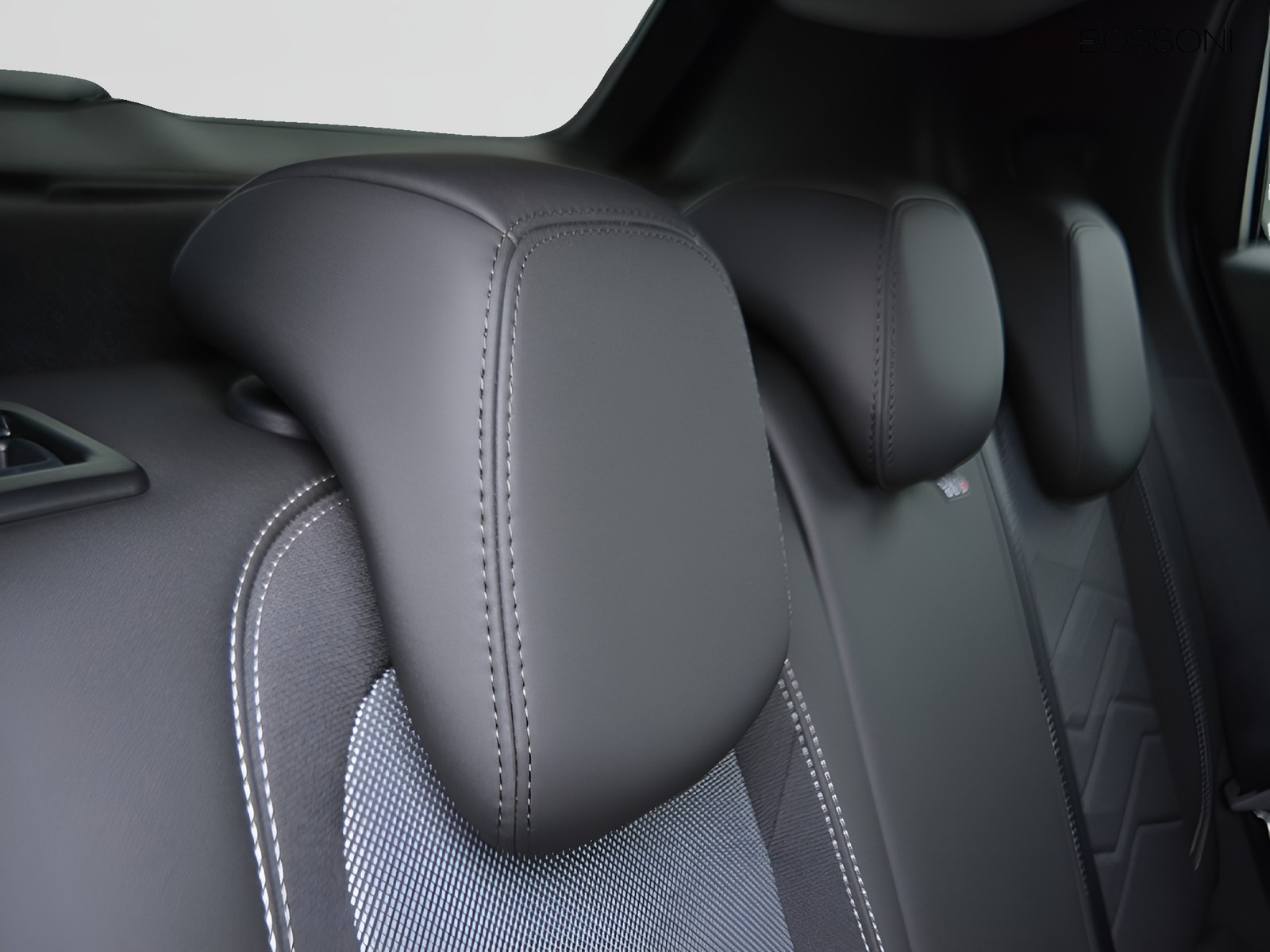 6 - Jeep Avenger 1.2 turbo 100cv summit fwd