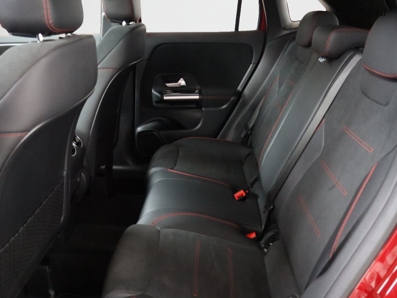 8 - Mercedes GLA 200 d premium 8g-dct