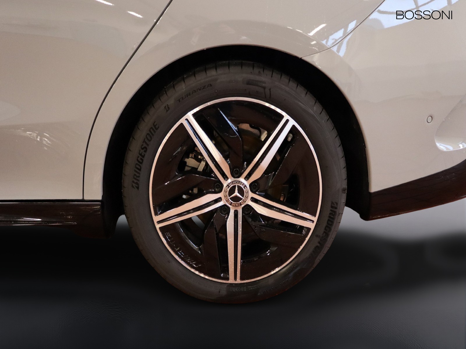 4 - Mercedes CLA 200 premium 4matic auto