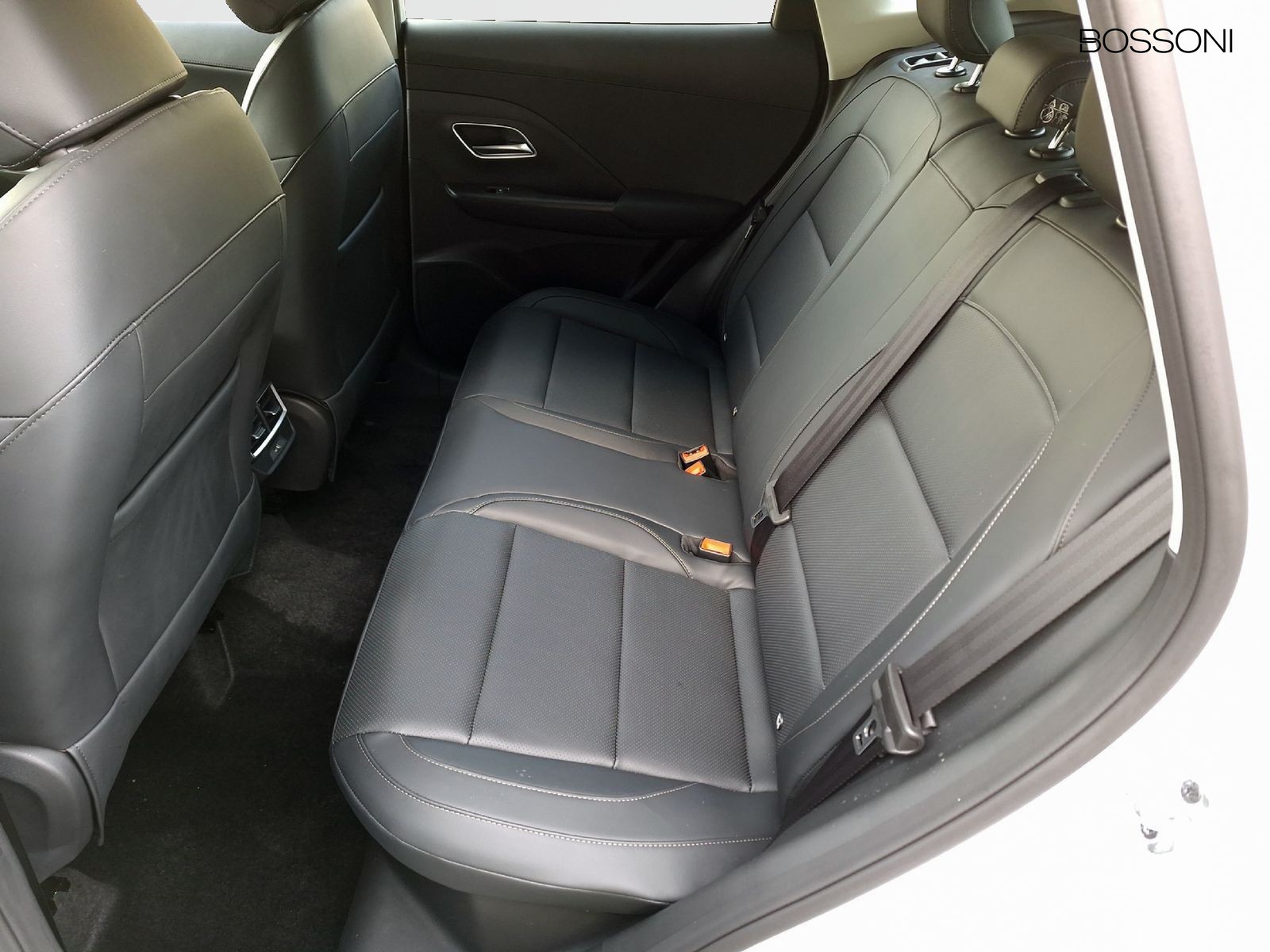 12 - Mg ZS 1.5 hybrid+ luxury auto