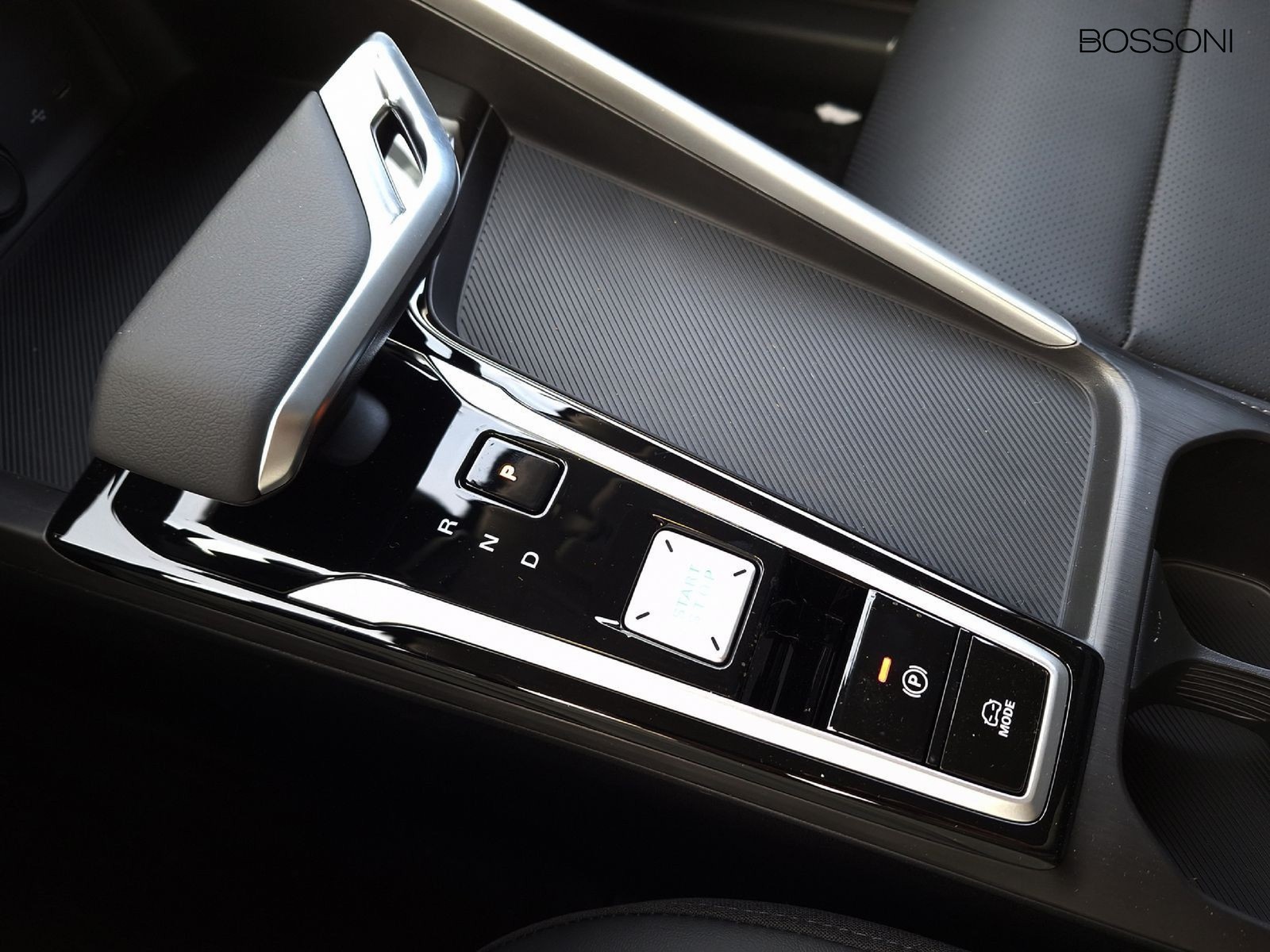 18 - Mg ZS 1.5 hybrid+ luxury auto