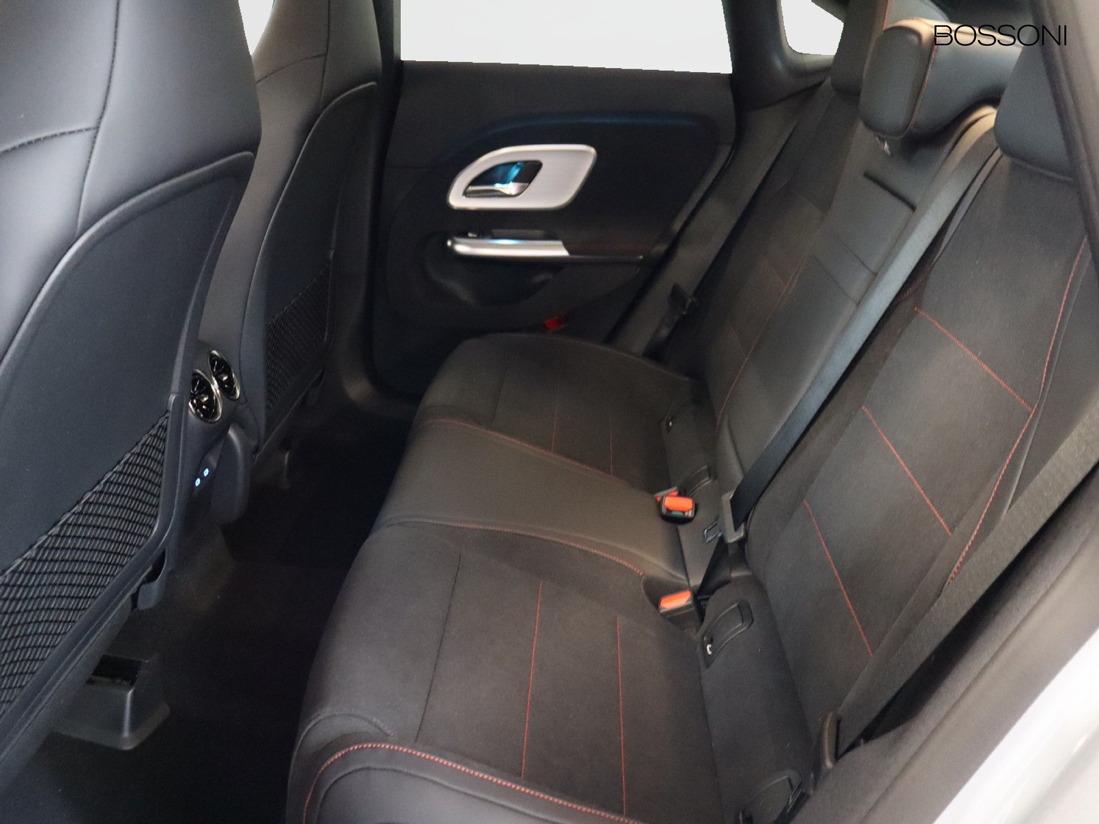 8 - Mercedes CLA 200 advanced plus 4matic auto