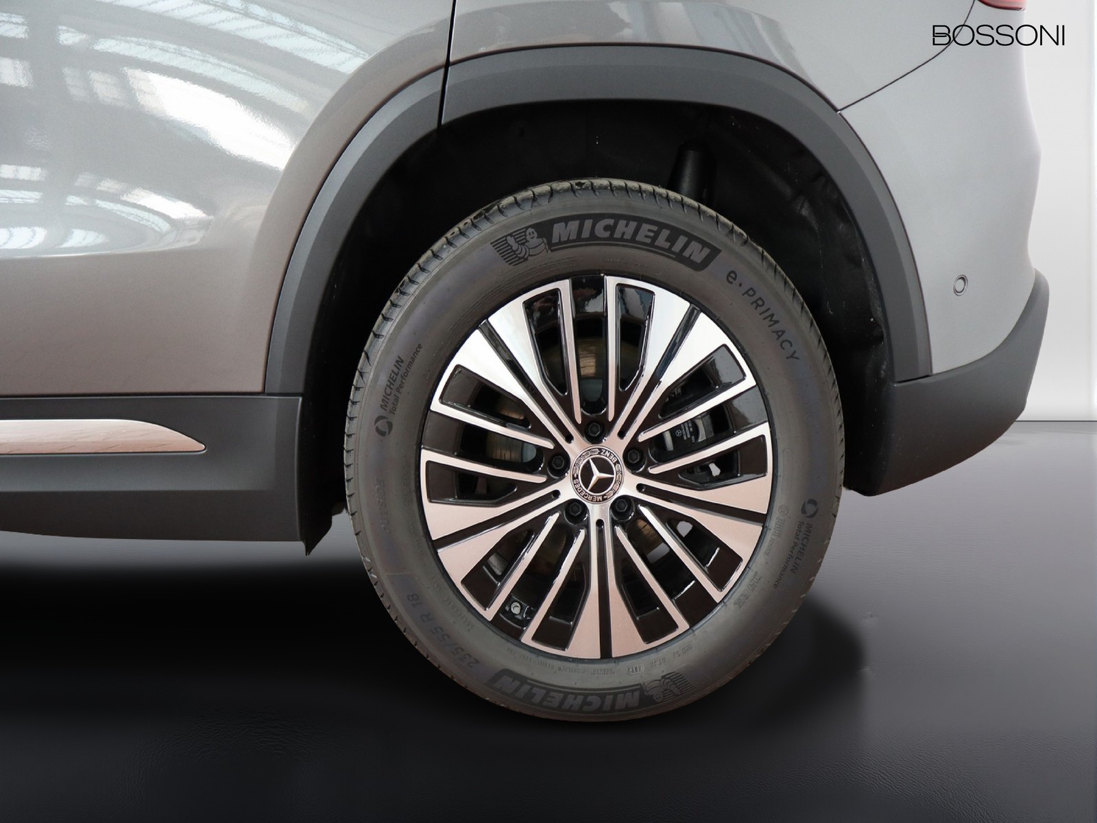 4 - Mercedes EQA 300 progressive advanced 4matic