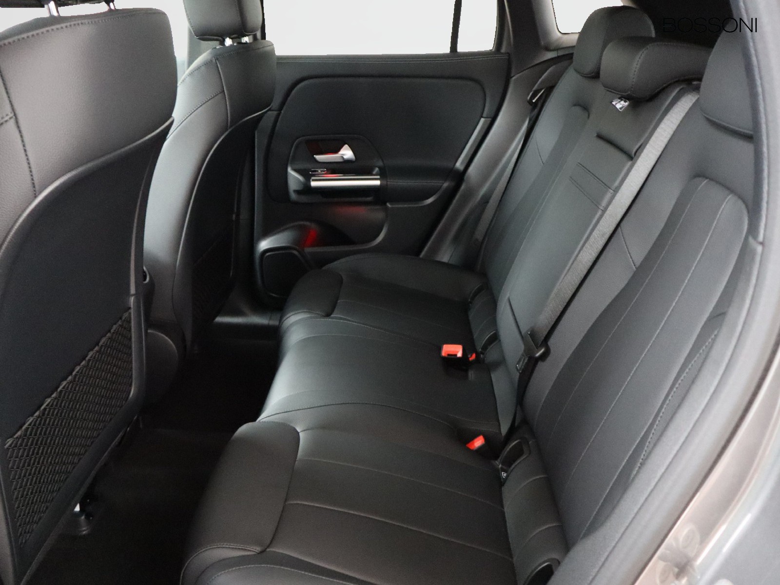 8 - Mercedes EQA 300 progressive advanced 4matic