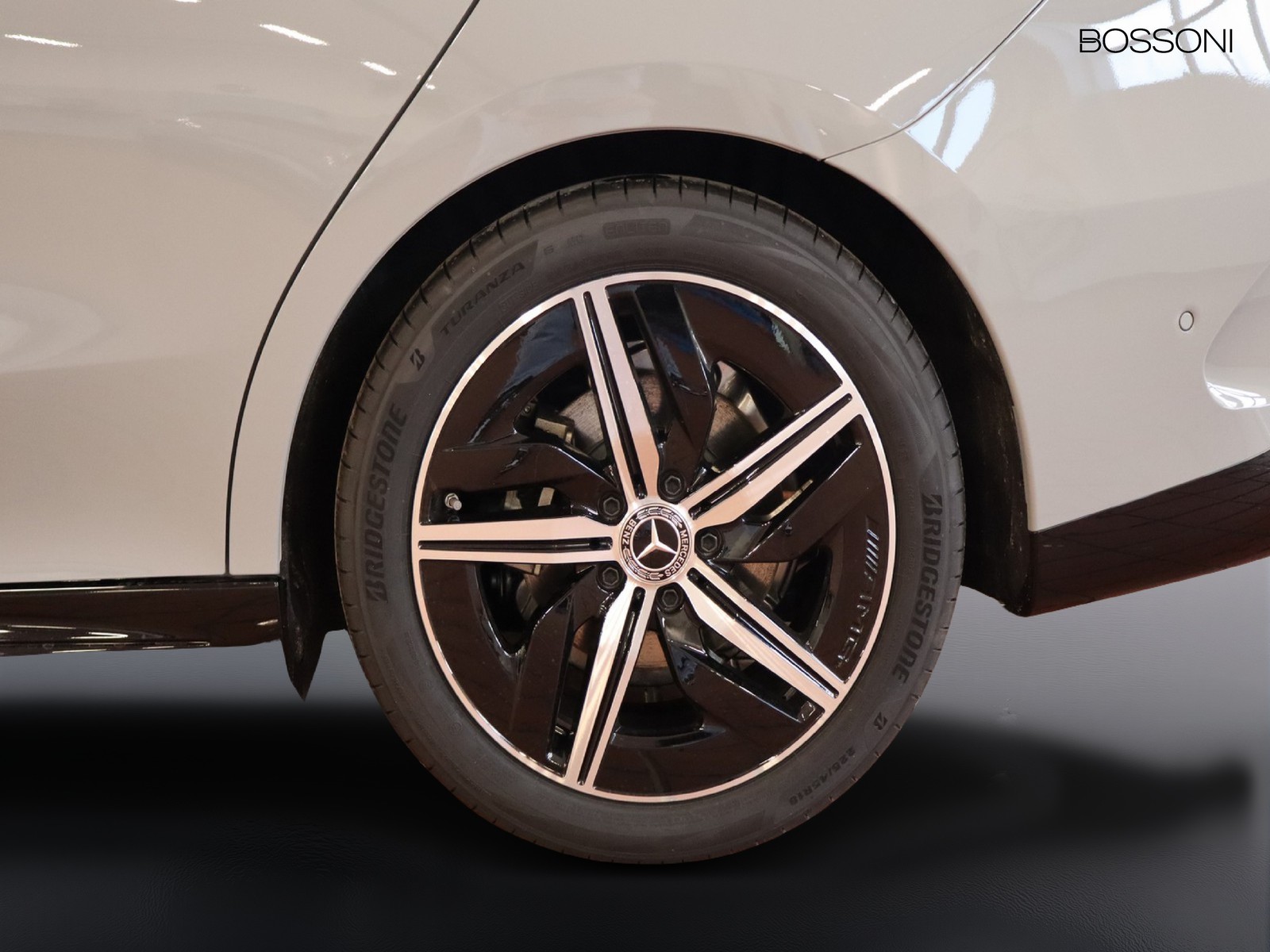 4 - Mercedes CLA 200 advanced plus 4matic auto