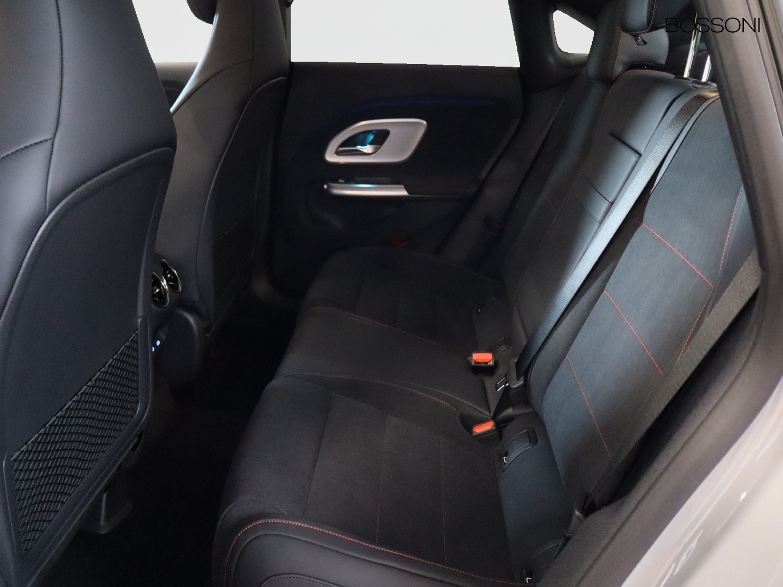 8 - Mercedes CLA 200 advanced plus 4matic auto