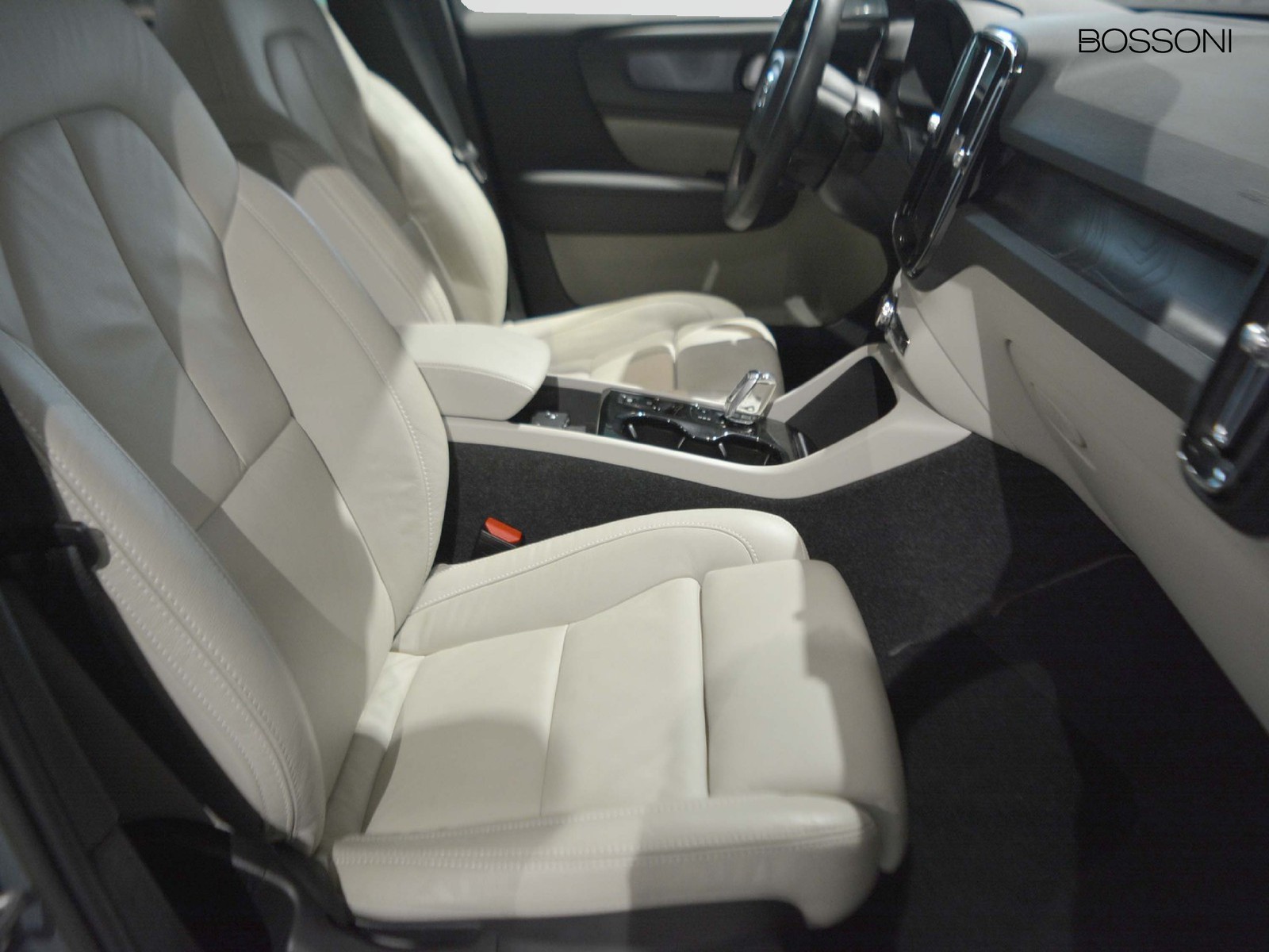 5 - Volvo XC40 1.5 t5 recharge plug-in-hybrid plus bright automatico