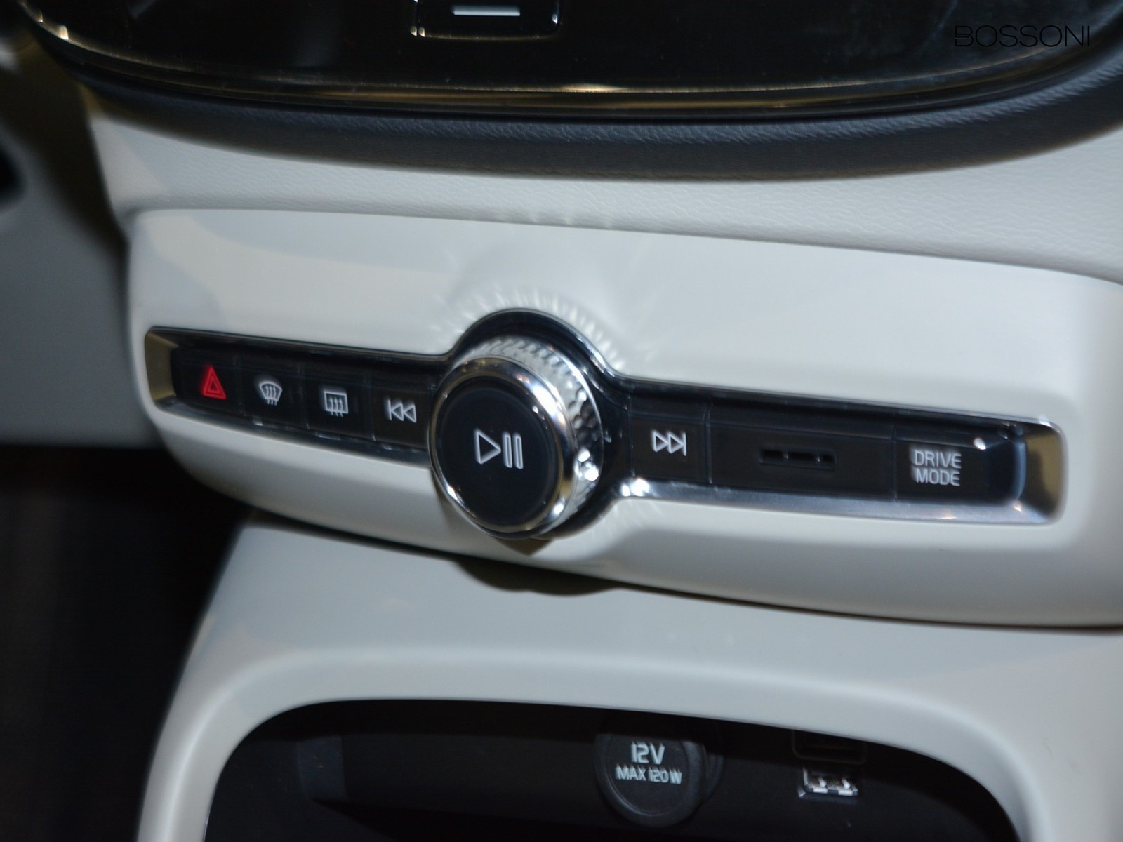 11 - Volvo XC40 1.5 t5 recharge plug-in-hybrid plus bright automatico