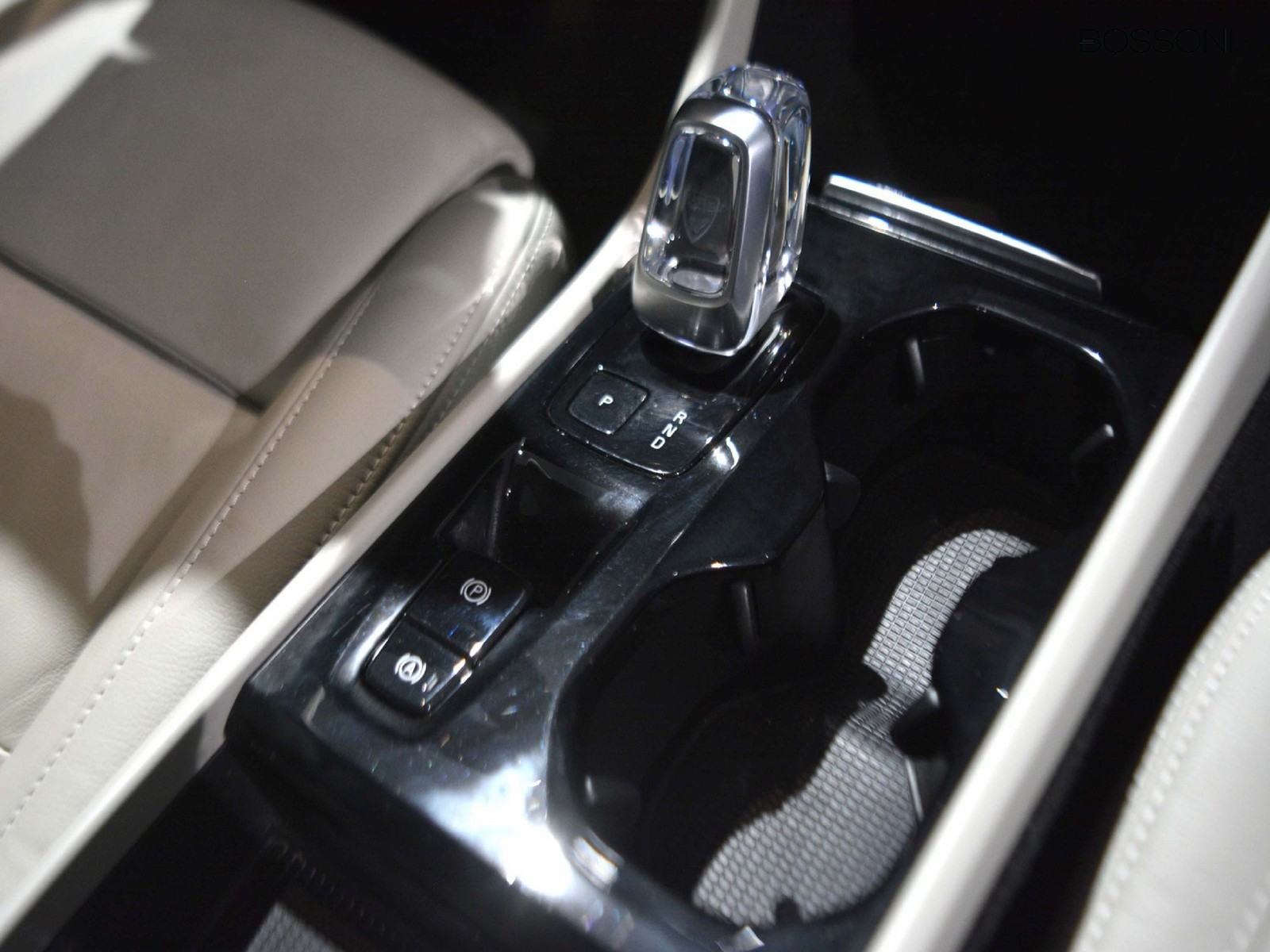 12 - Volvo XC40 1.5 t5 recharge plug-in-hybrid plus bright automatico