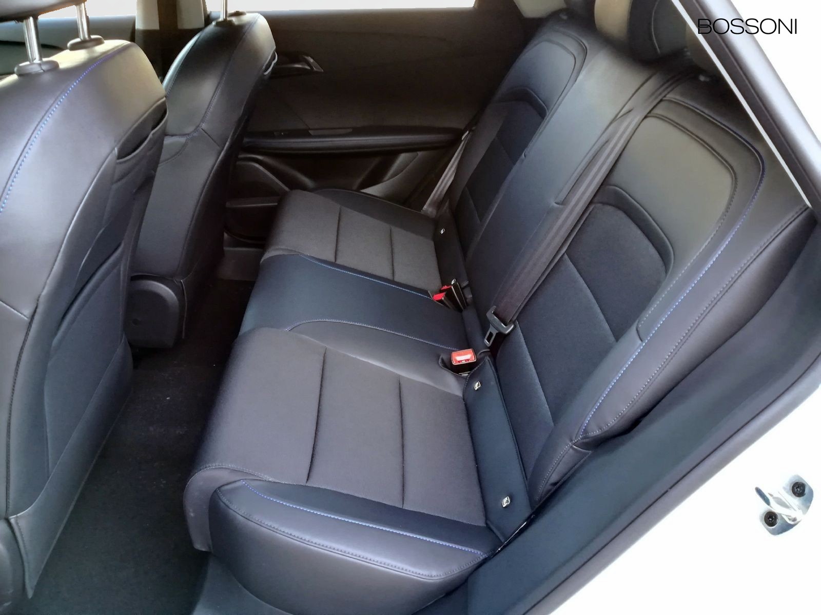 12 - Mg MG4 MG luxury64