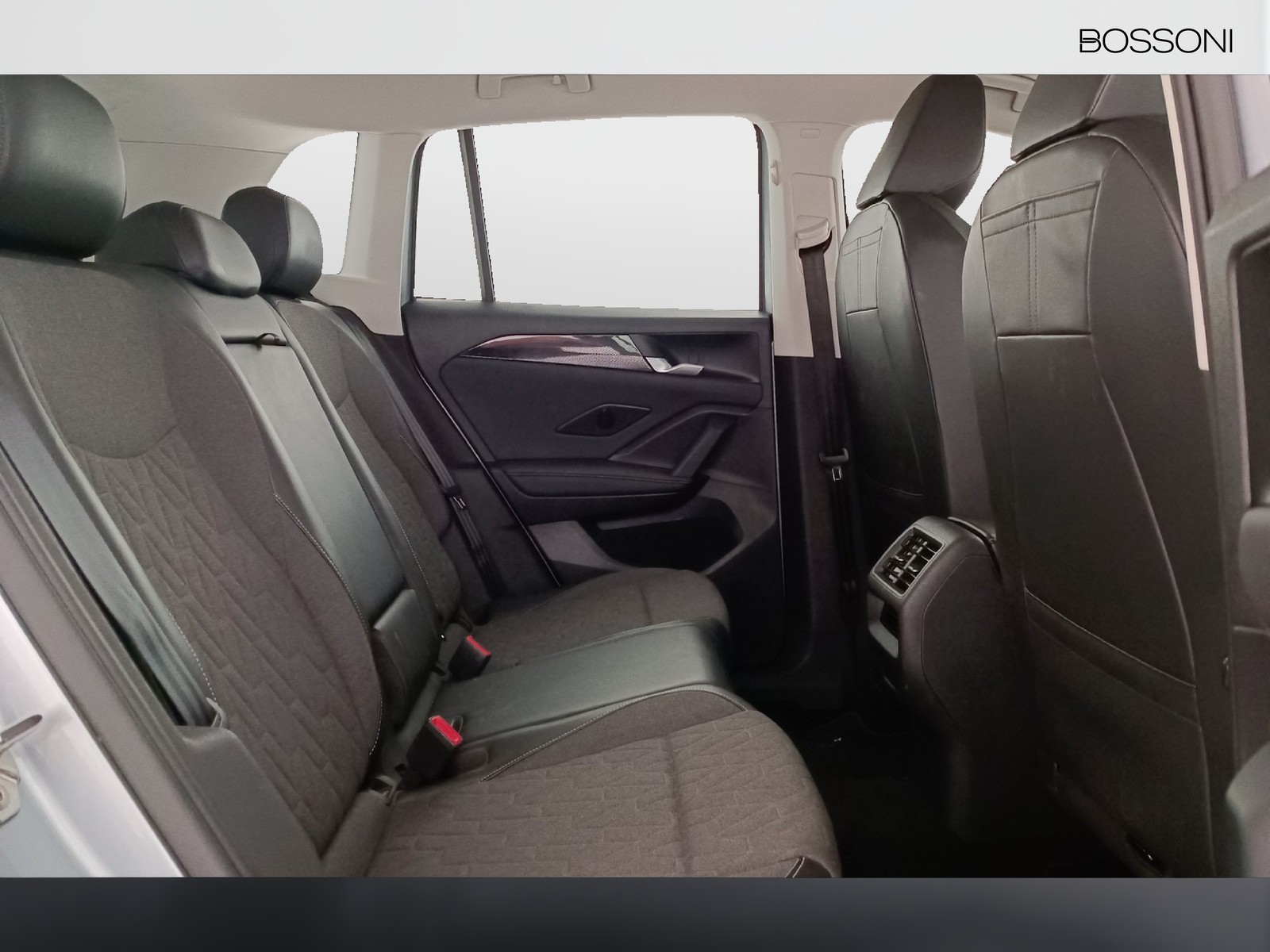 9 - Volkswagen Tiguan 2.0 tdi scr 150cv life dsg