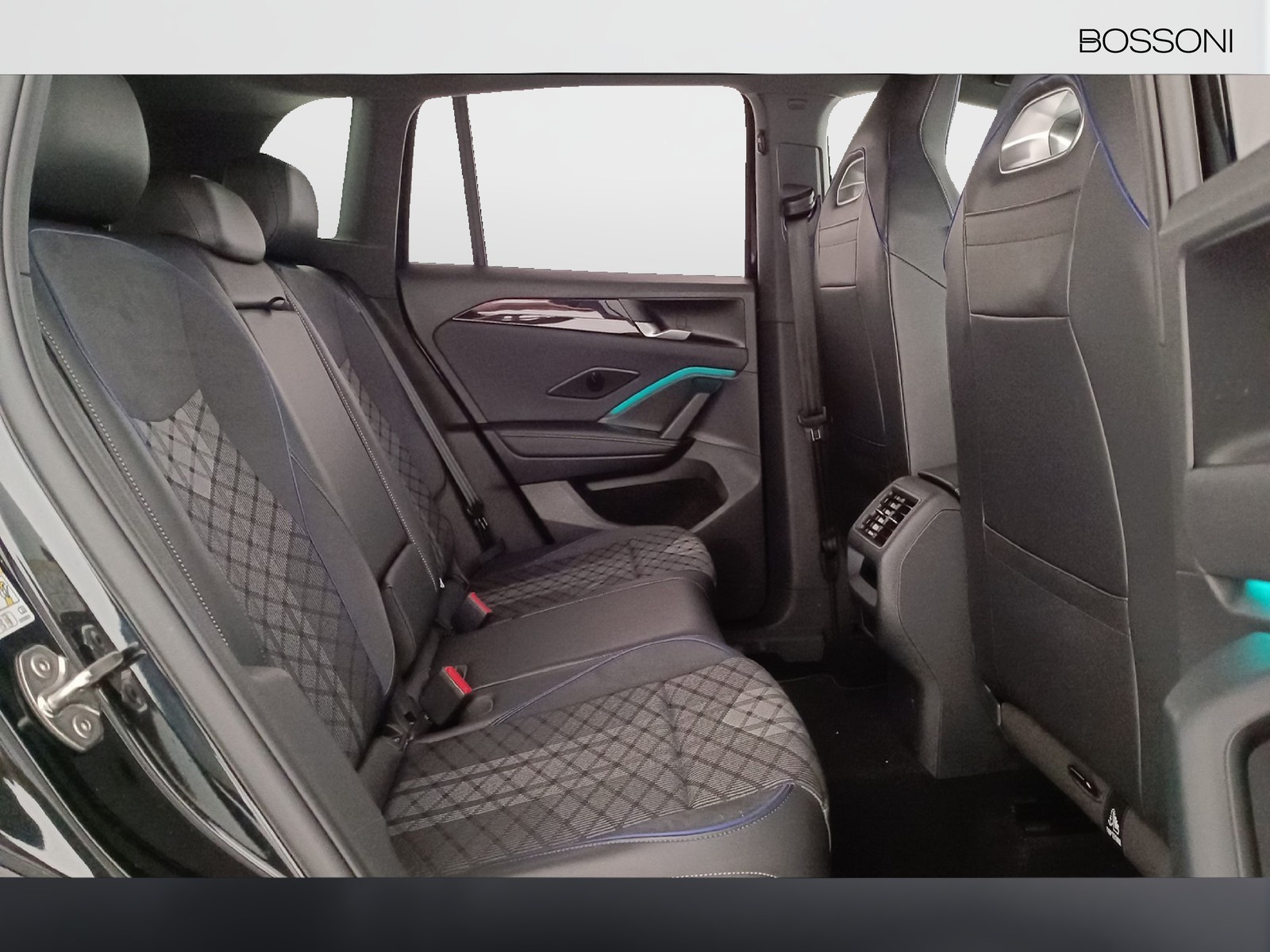 9 - Volkswagen Tiguan 2.0 tdi scr 150cv r-line dsg