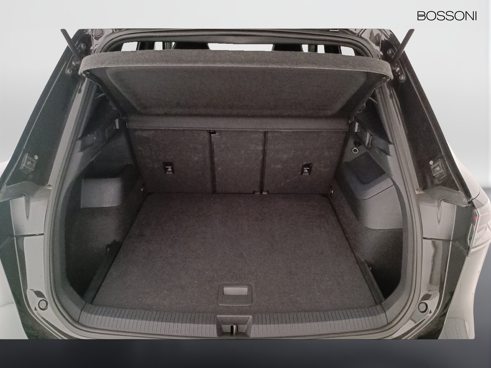 10 - Volkswagen Tiguan 2.0 tdi scr 150cv r-line dsg