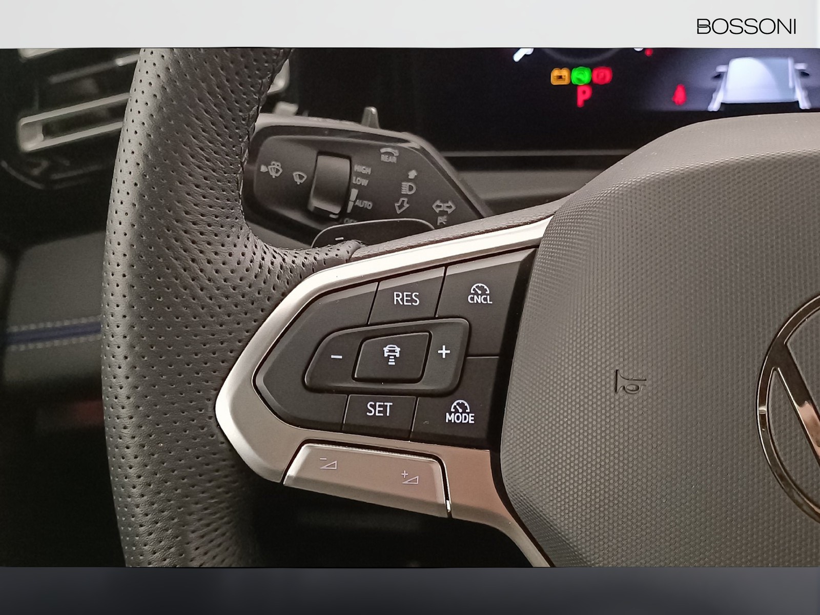 27 - Volkswagen Tiguan 2.0 tdi scr 150cv r-line dsg