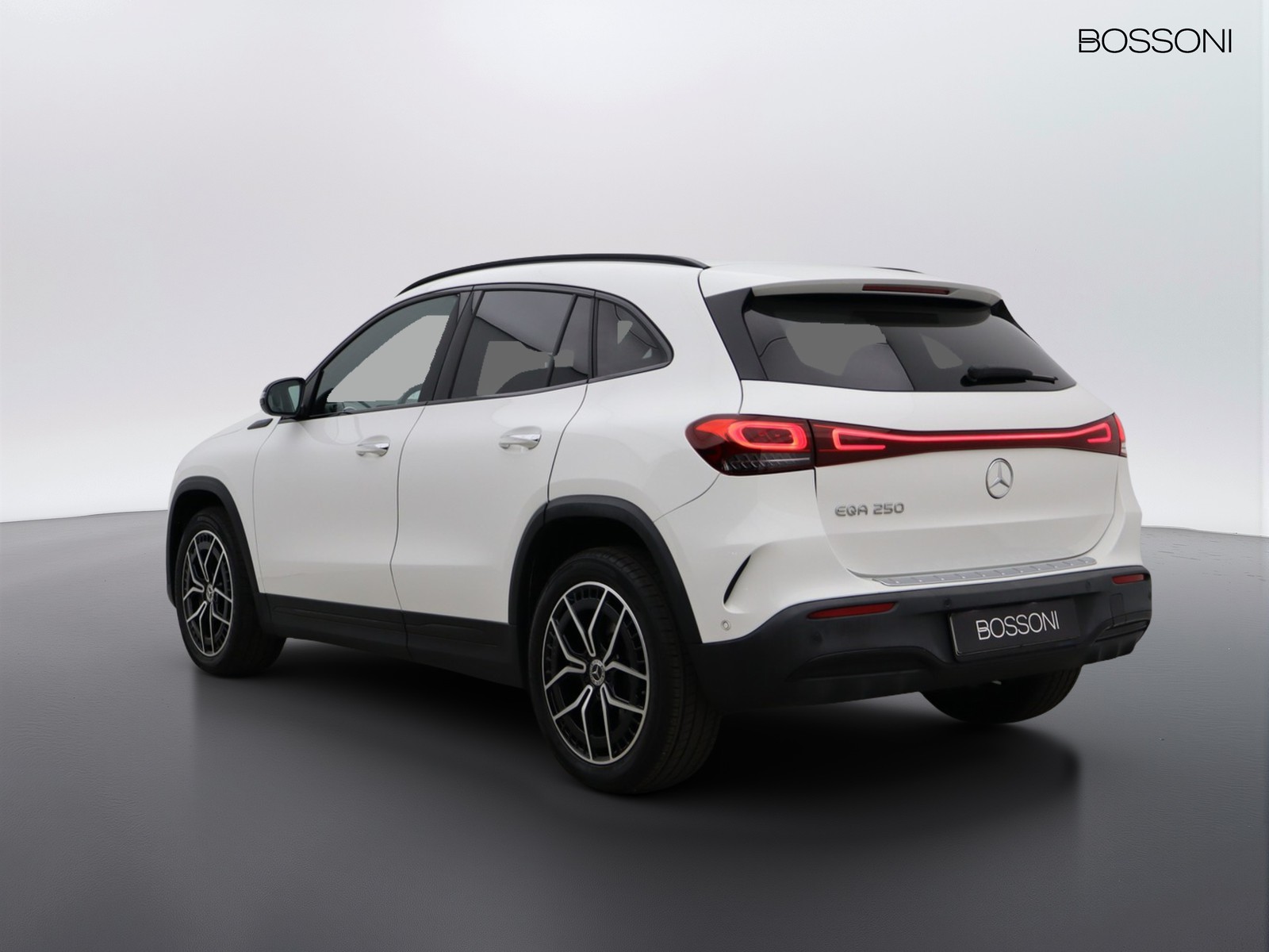 5 - Mercedes EQA 250 premium plus