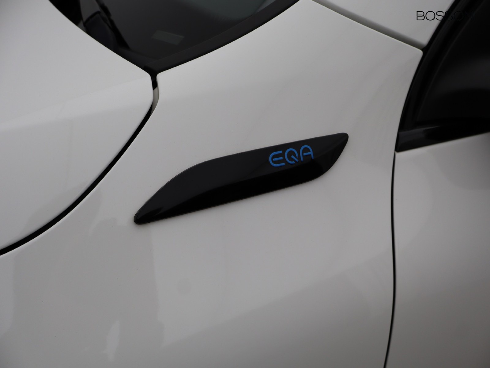 18 - Mercedes EQA 250 premium plus