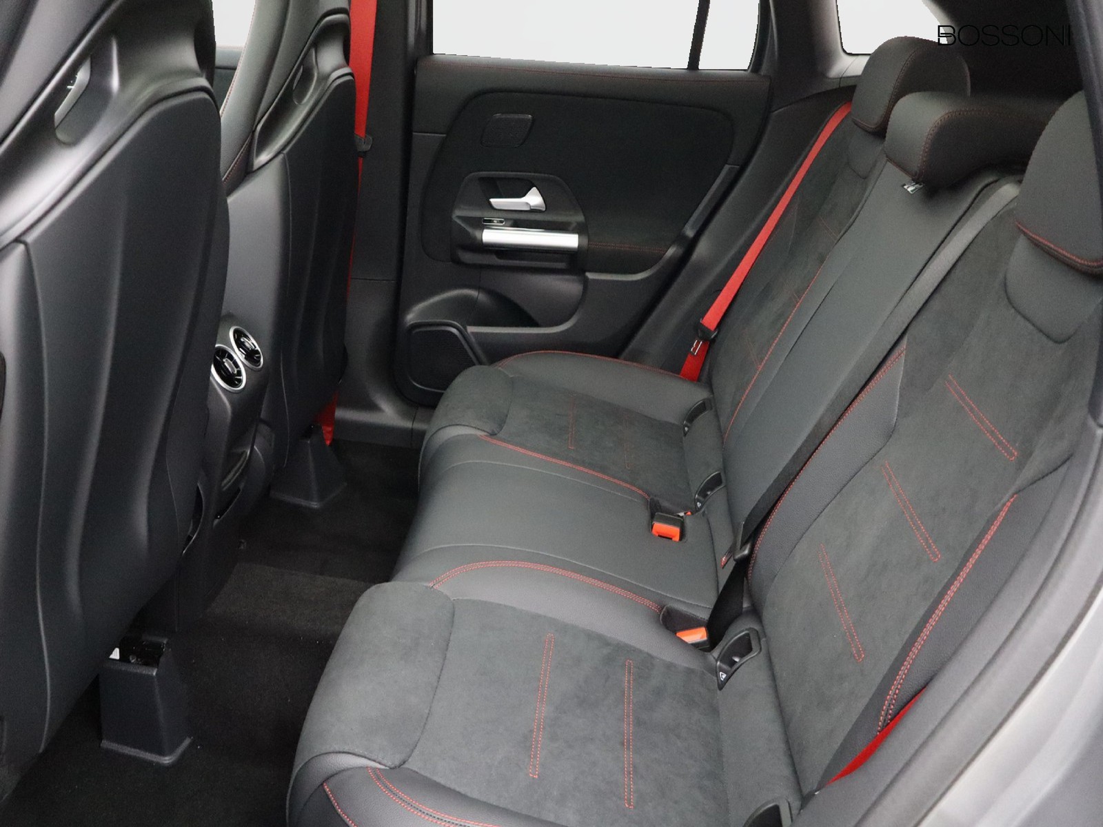 8 - AMG GLA amg 35 premium amg 4matic 8g-dct