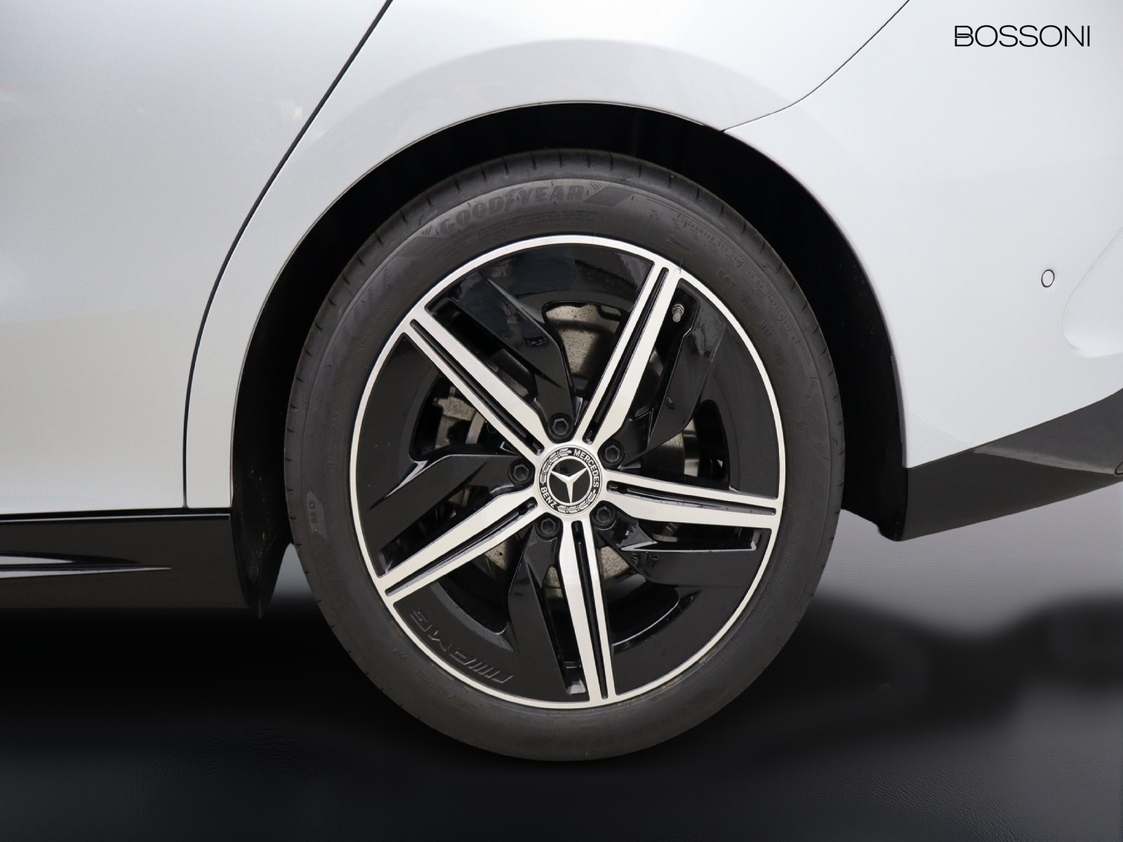 4 - Mercedes CLA 200 advanced plus 4matic auto